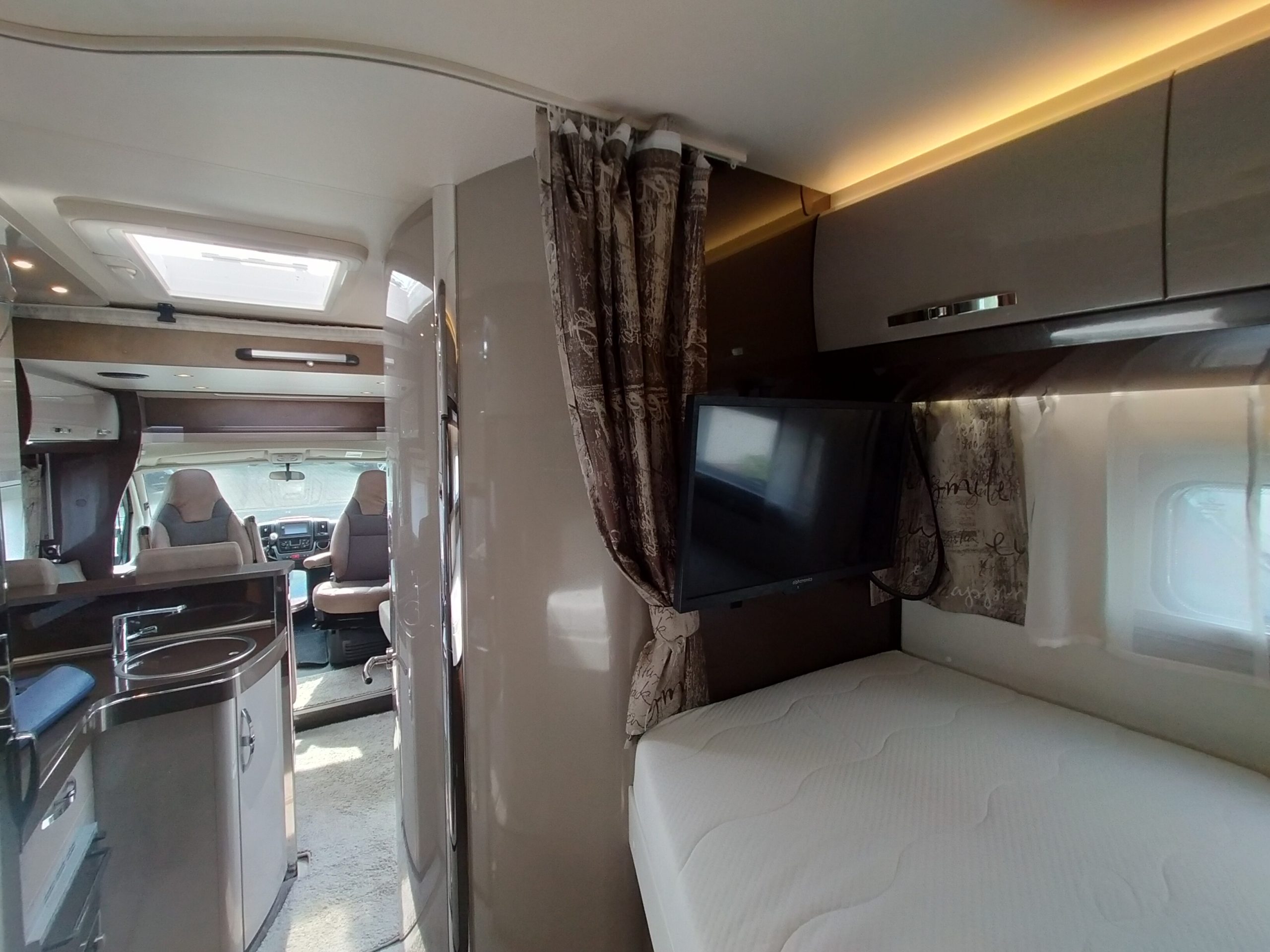 Hobby Optima Premium T75HGE lengtebedden/hefbed. Automaat!