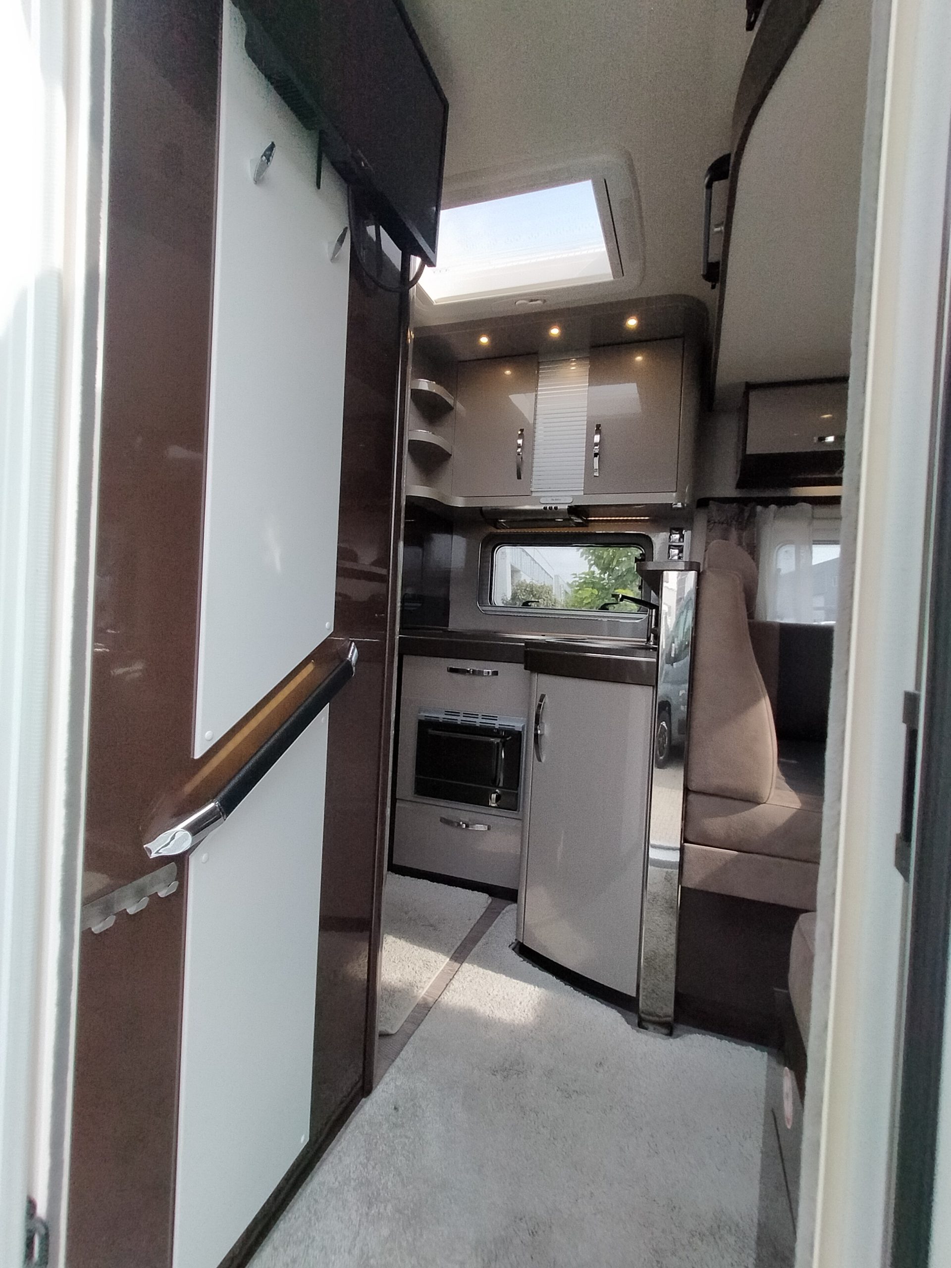 Hobby Optima Premium T75HGE lengtebedden/hefbed. Automaat!