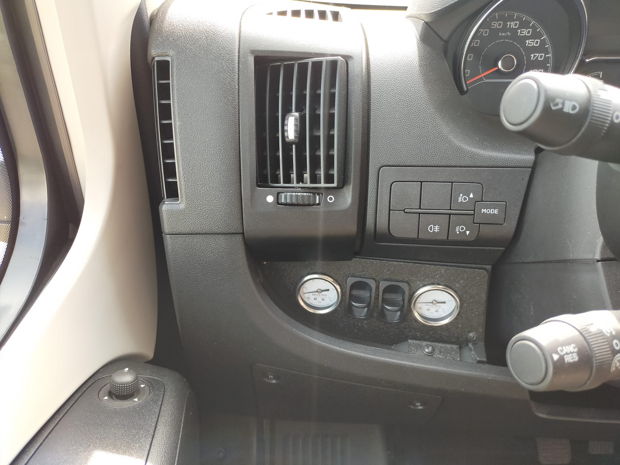 Hobby Optima Premium T75HGE lengtebedden/hefbed. Automaat!