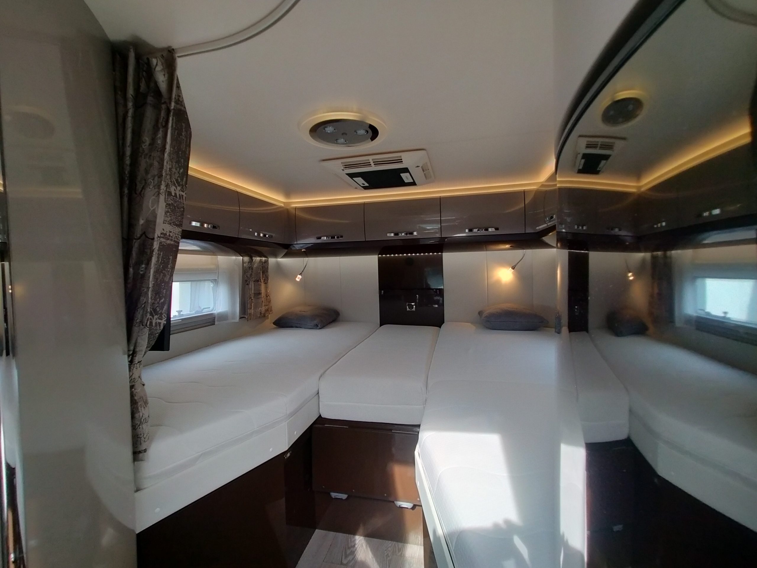 Hobby Optima Premium T75HGE lengtebedden/hefbed. Automaat!