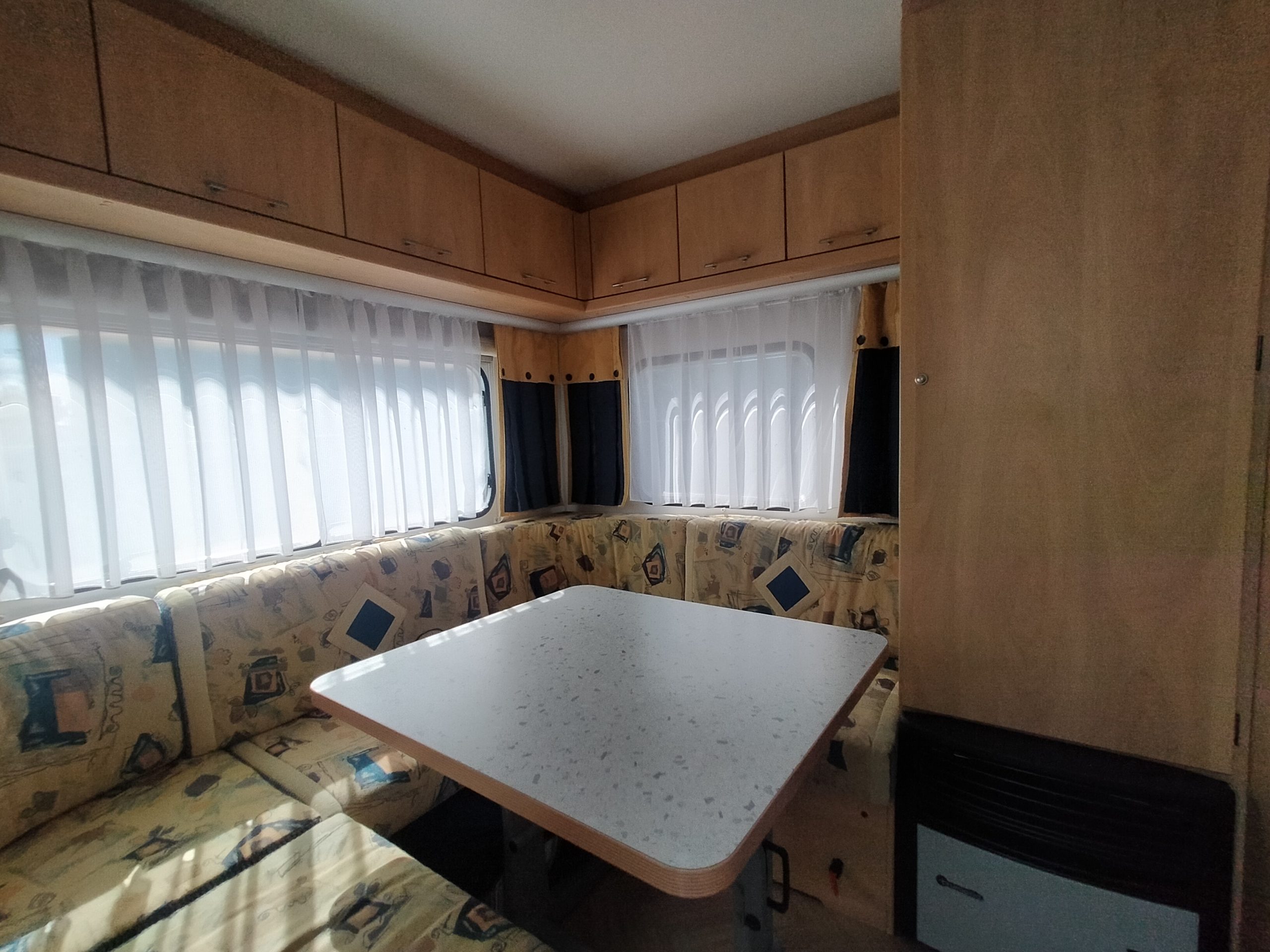 Burstner Fun 435 TS vastbed & rondzit