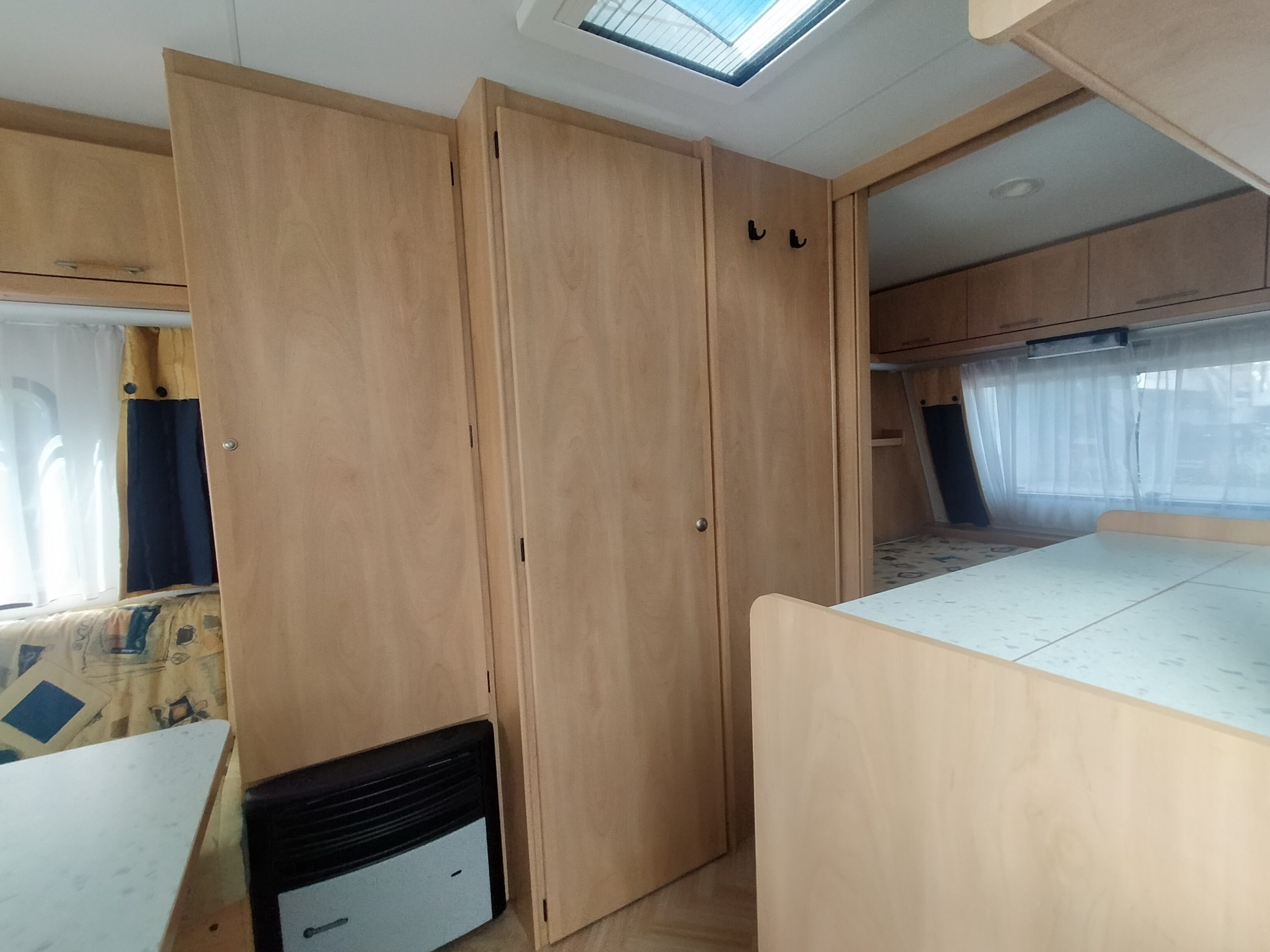 Burstner Fun 435 TS vastbed & rondzit