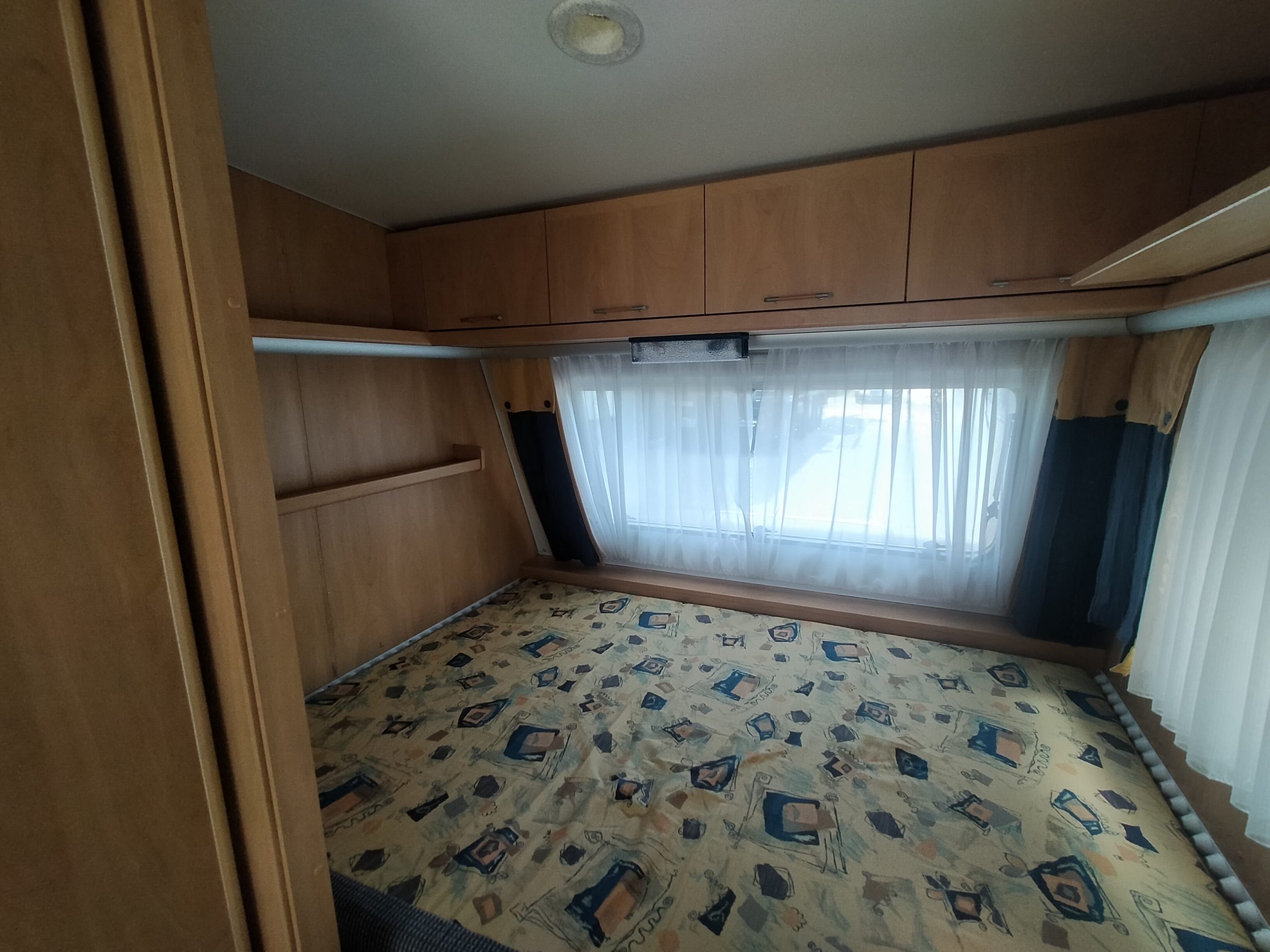 Burstner Fun 435 TS vastbed & rondzit