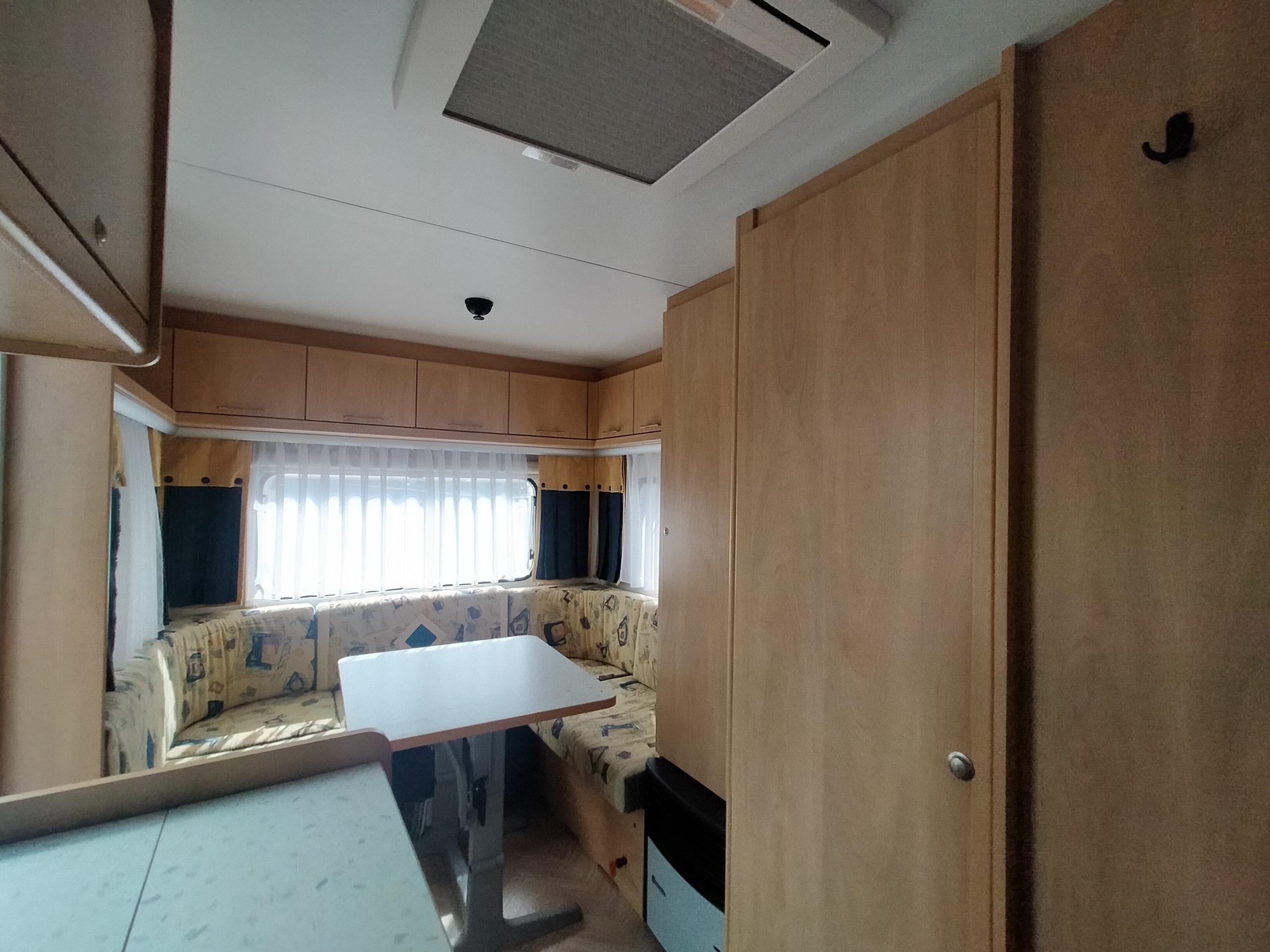 Burstner Fun 435 TS vastbed & rondzit