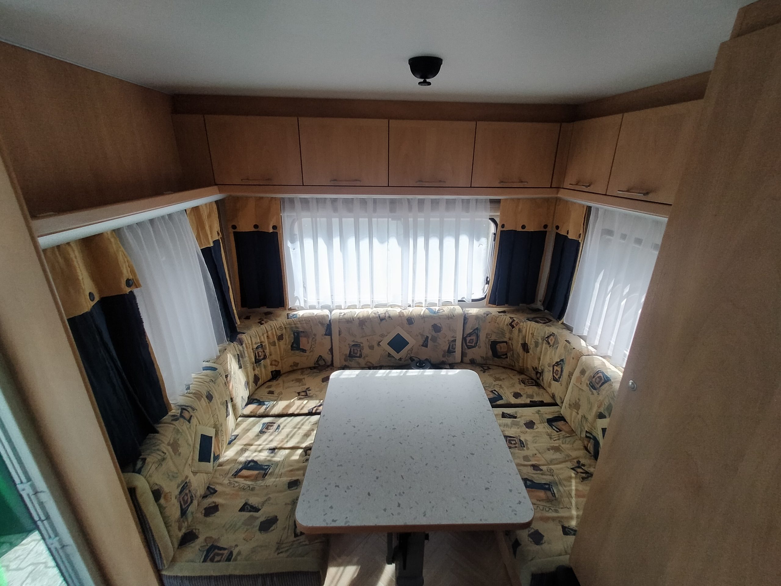 Burstner Fun 435 TS vastbed & rondzit