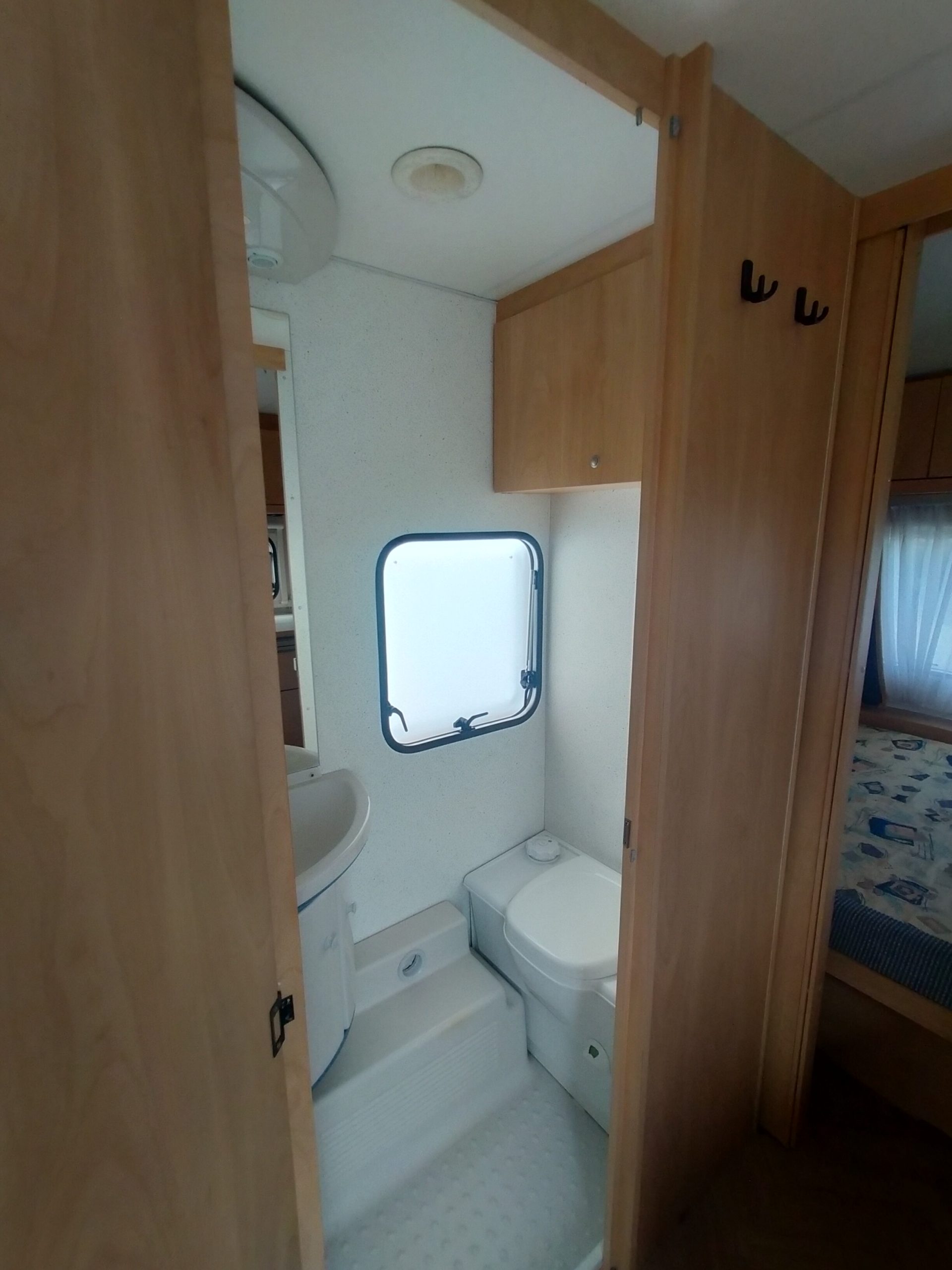 Burstner Fun 435 TS vastbed & rondzit