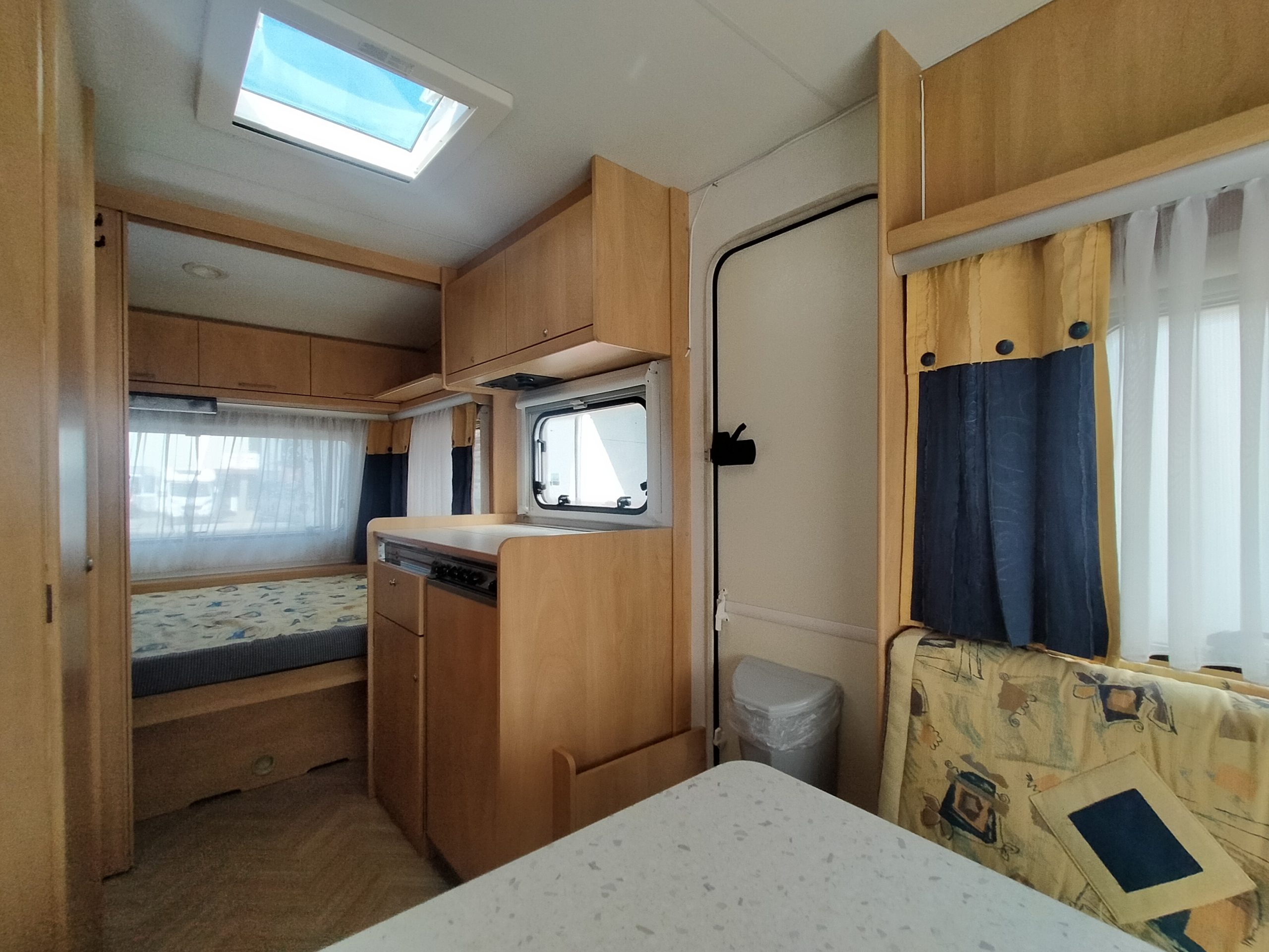 Burstner Fun 435 TS vastbed & rondzit