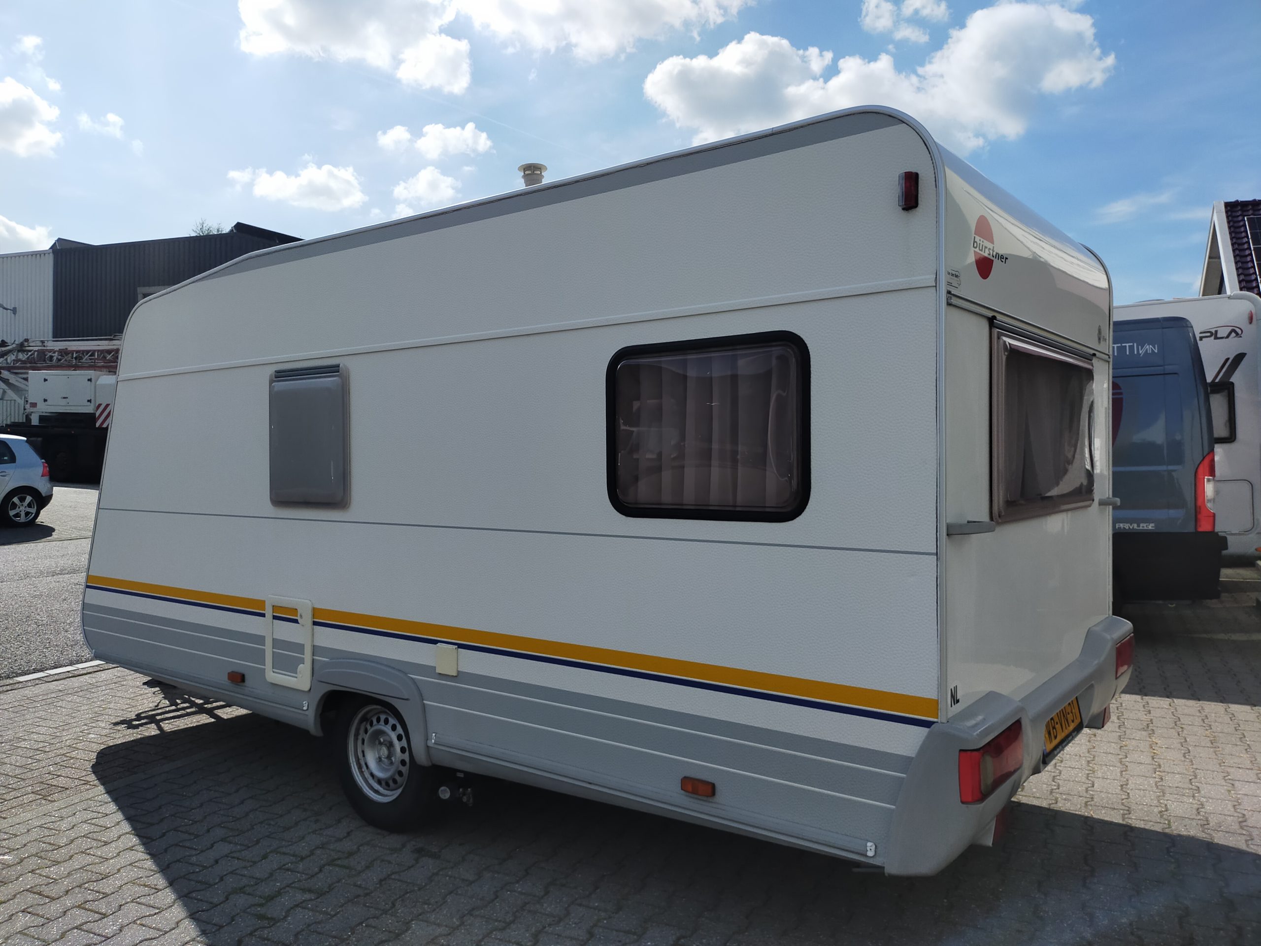 Burstner Fun 435 TS vastbed & rondzit