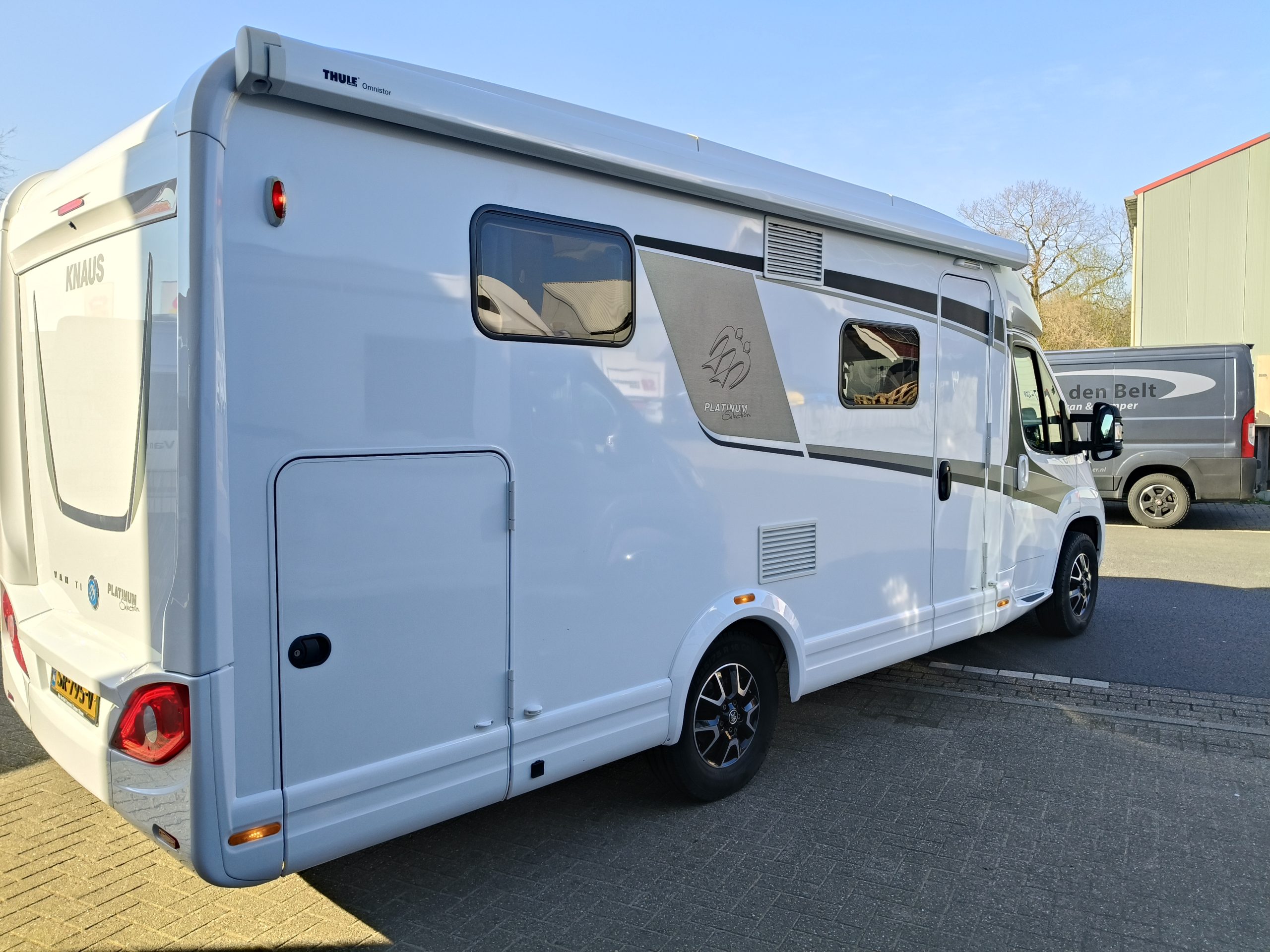 Knaus Van-TI 650 MEG Lengtebedden