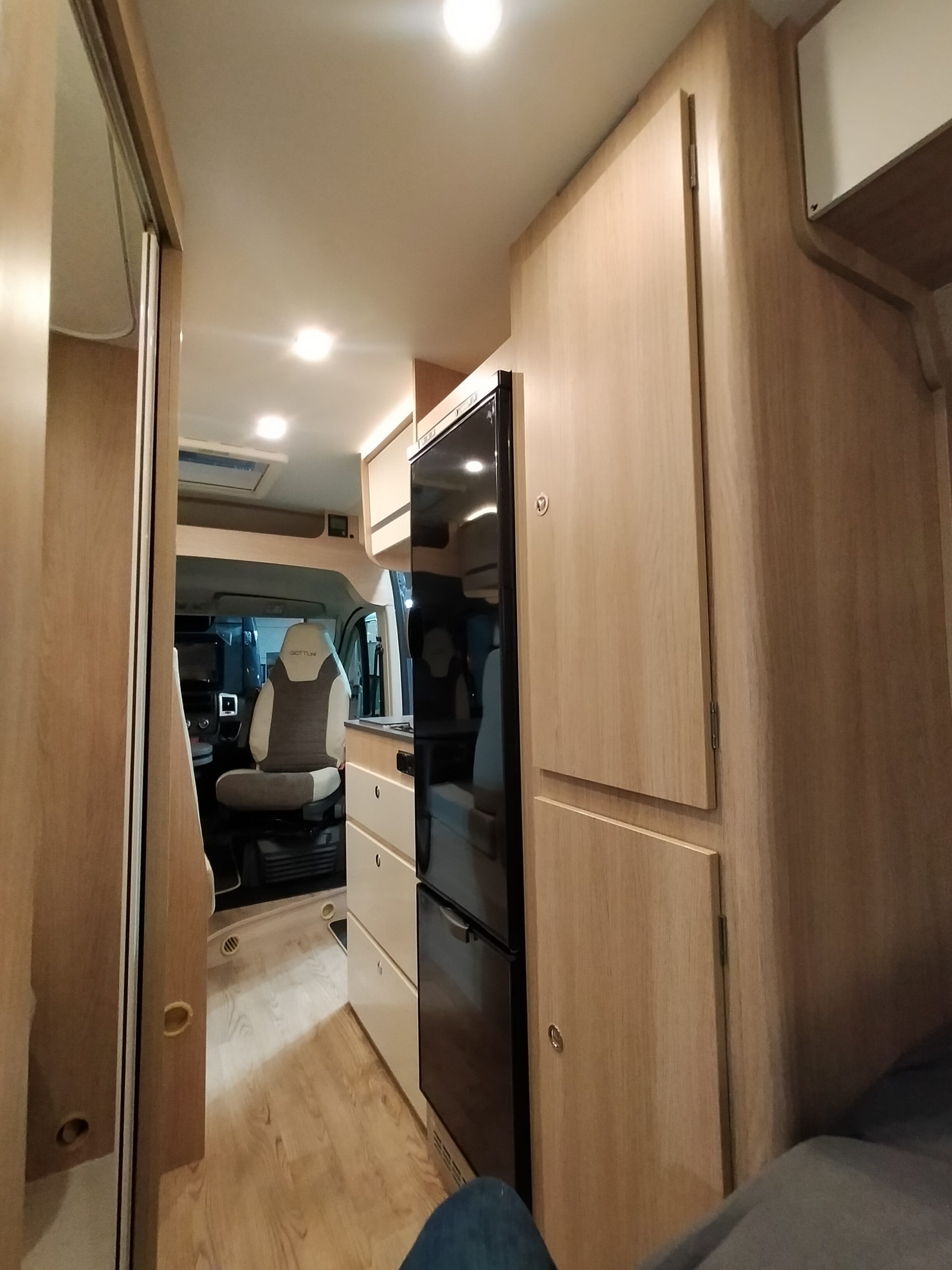 GiottiVan 60B 4 persoons met uitneembare stapelbedden