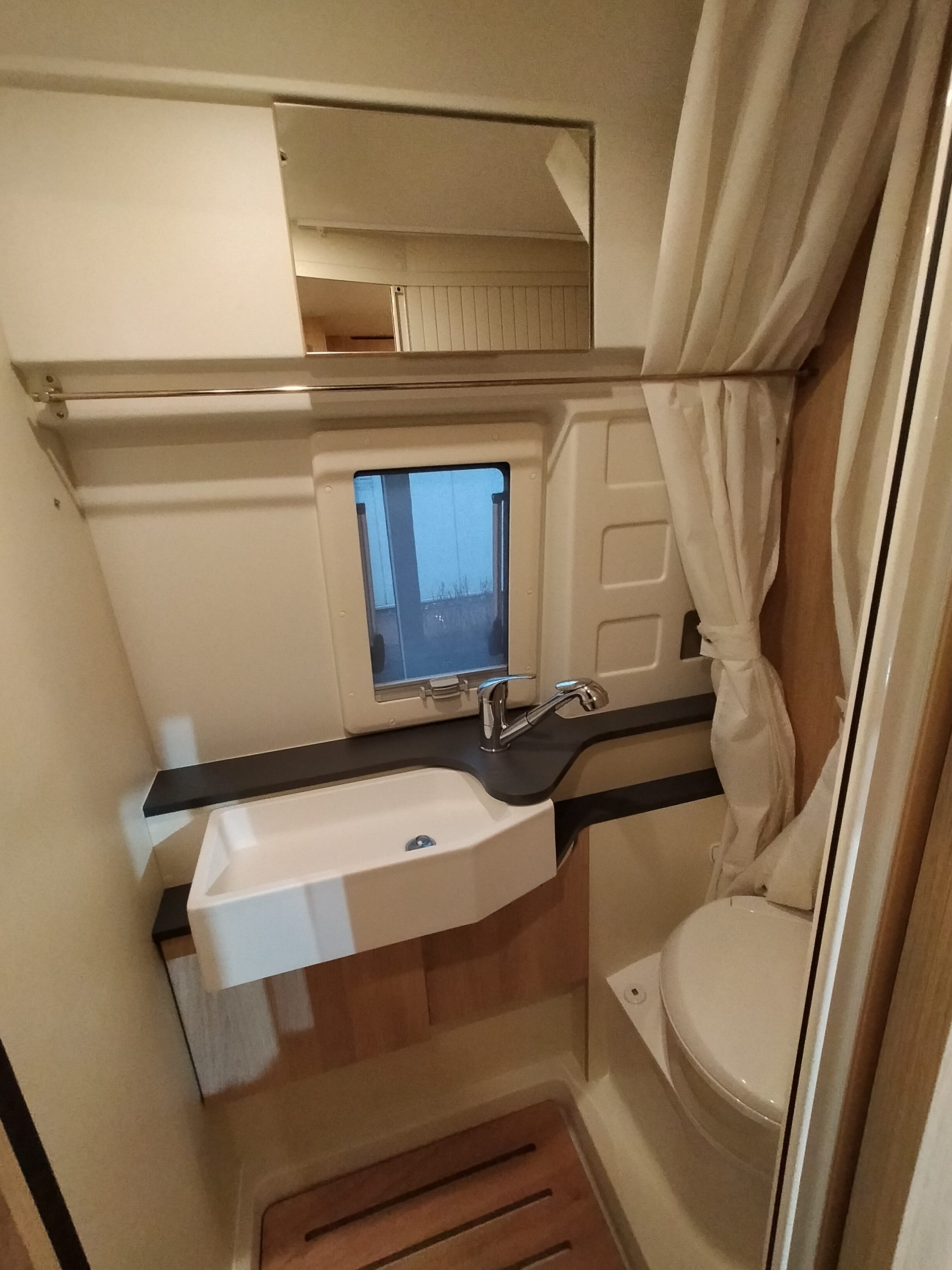 GiottiVan 60B 4 persoons met uitneembare stapelbedden