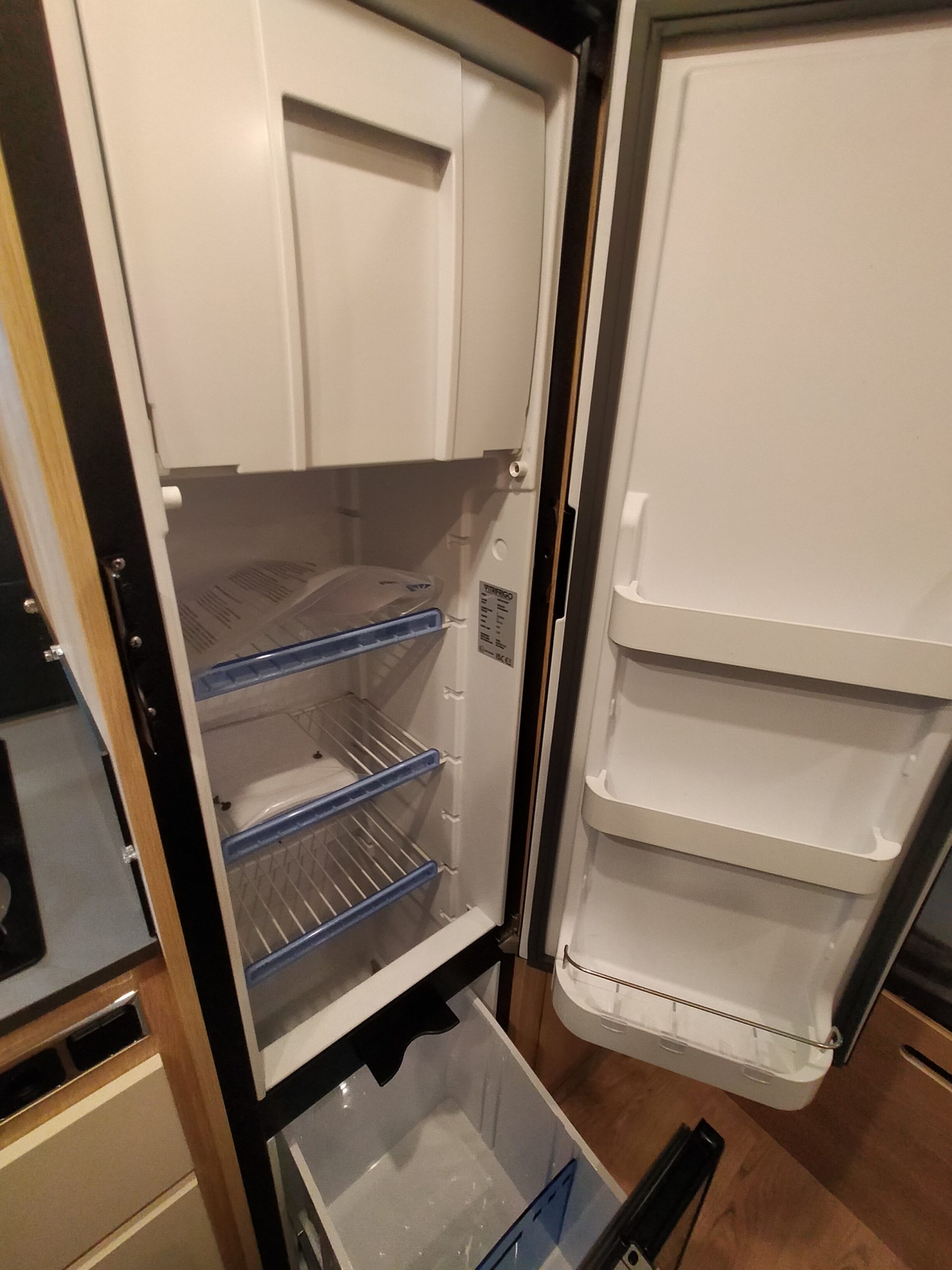 GiottiVan 60B 4 persoons met uitneembare stapelbedden