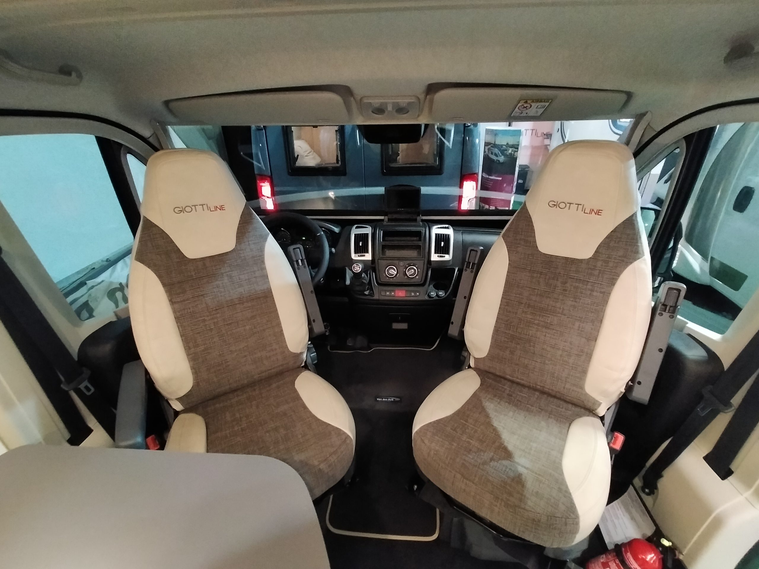 GiottiVan 60B 4 persoons met uitneembare stapelbedden