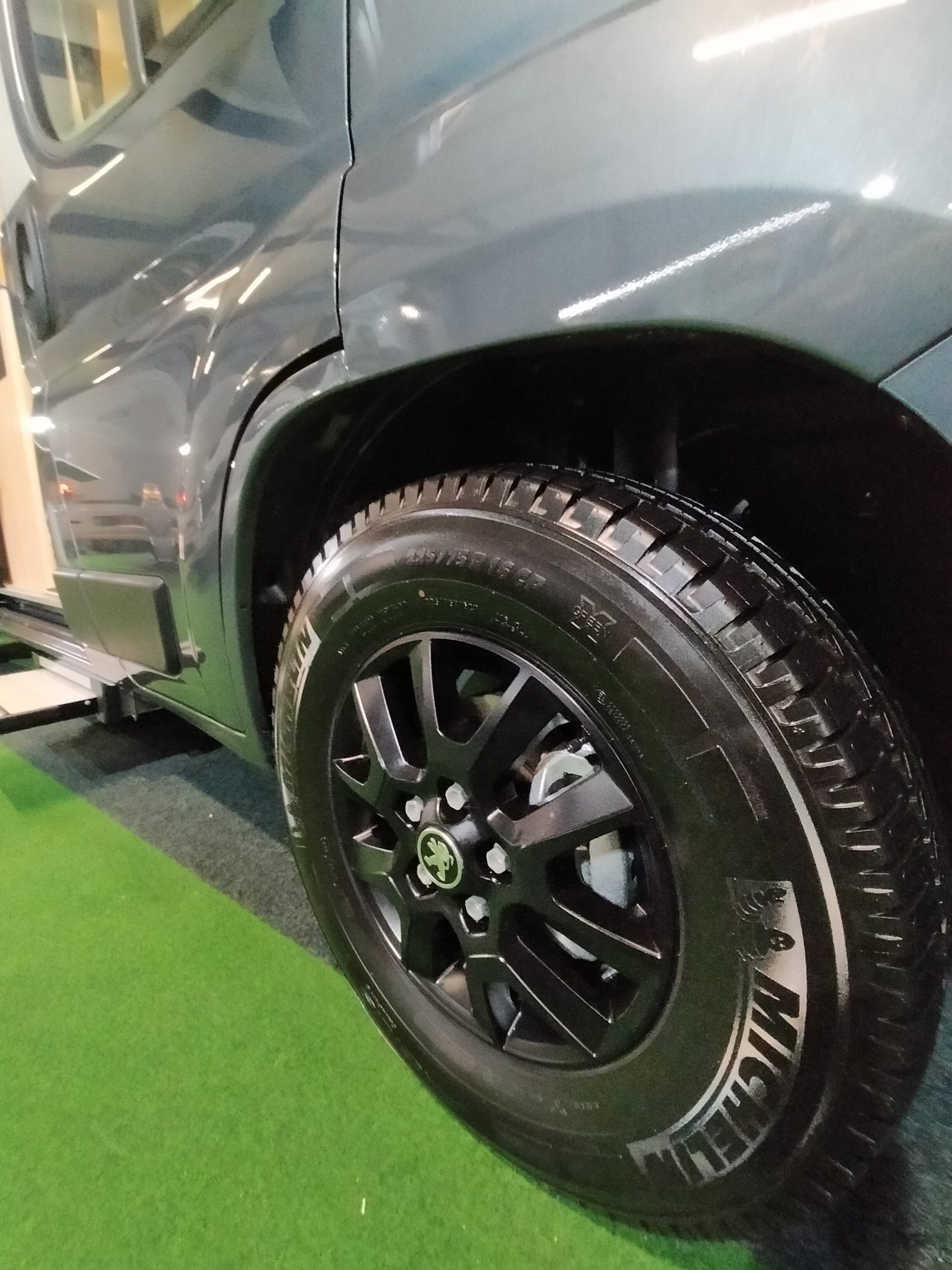 GiottiVan 60B 4 persoons met uitneembare stapelbedden