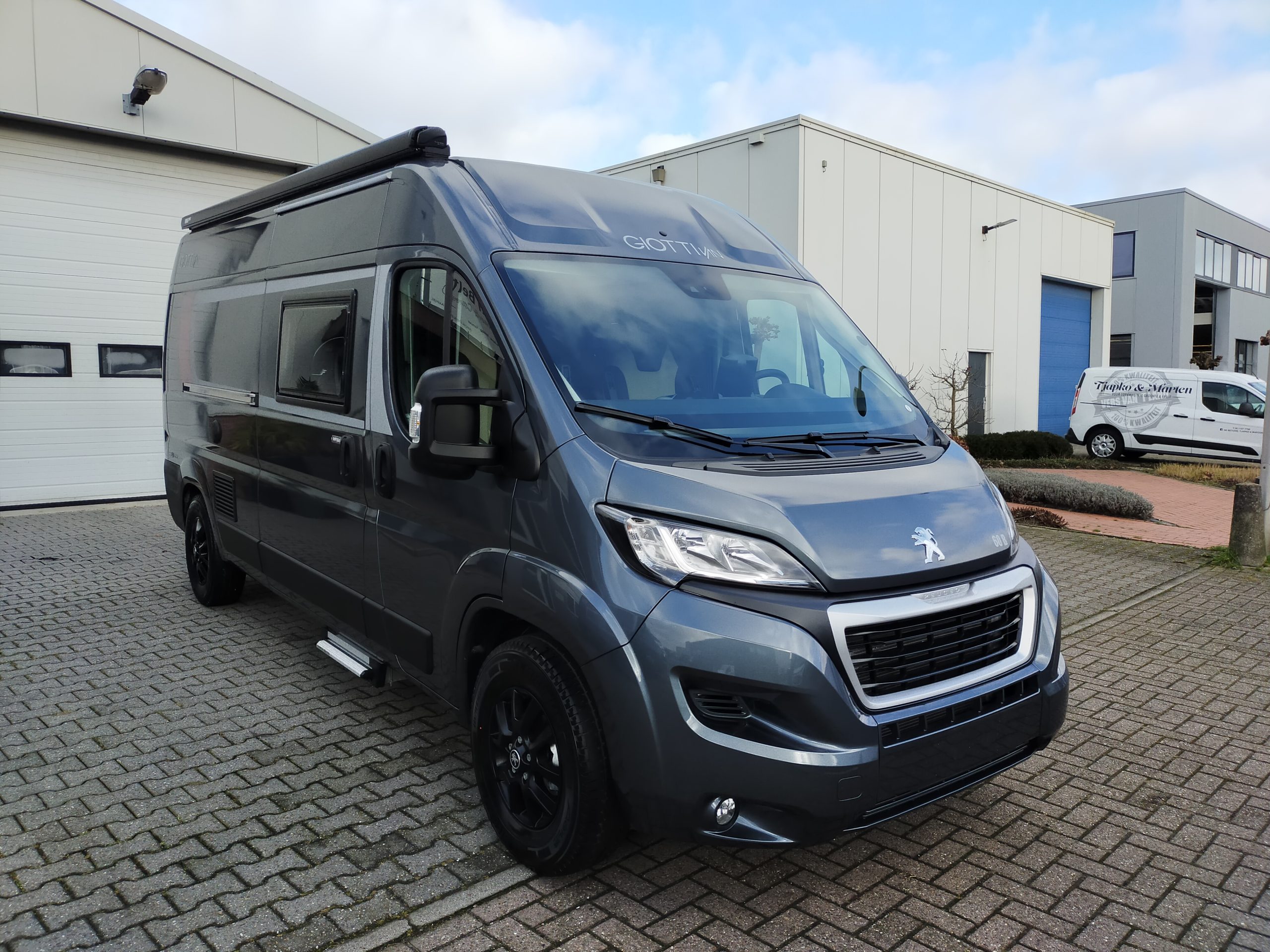 GiottiVan 60B 4 persoons met uitneembare stapelbedden