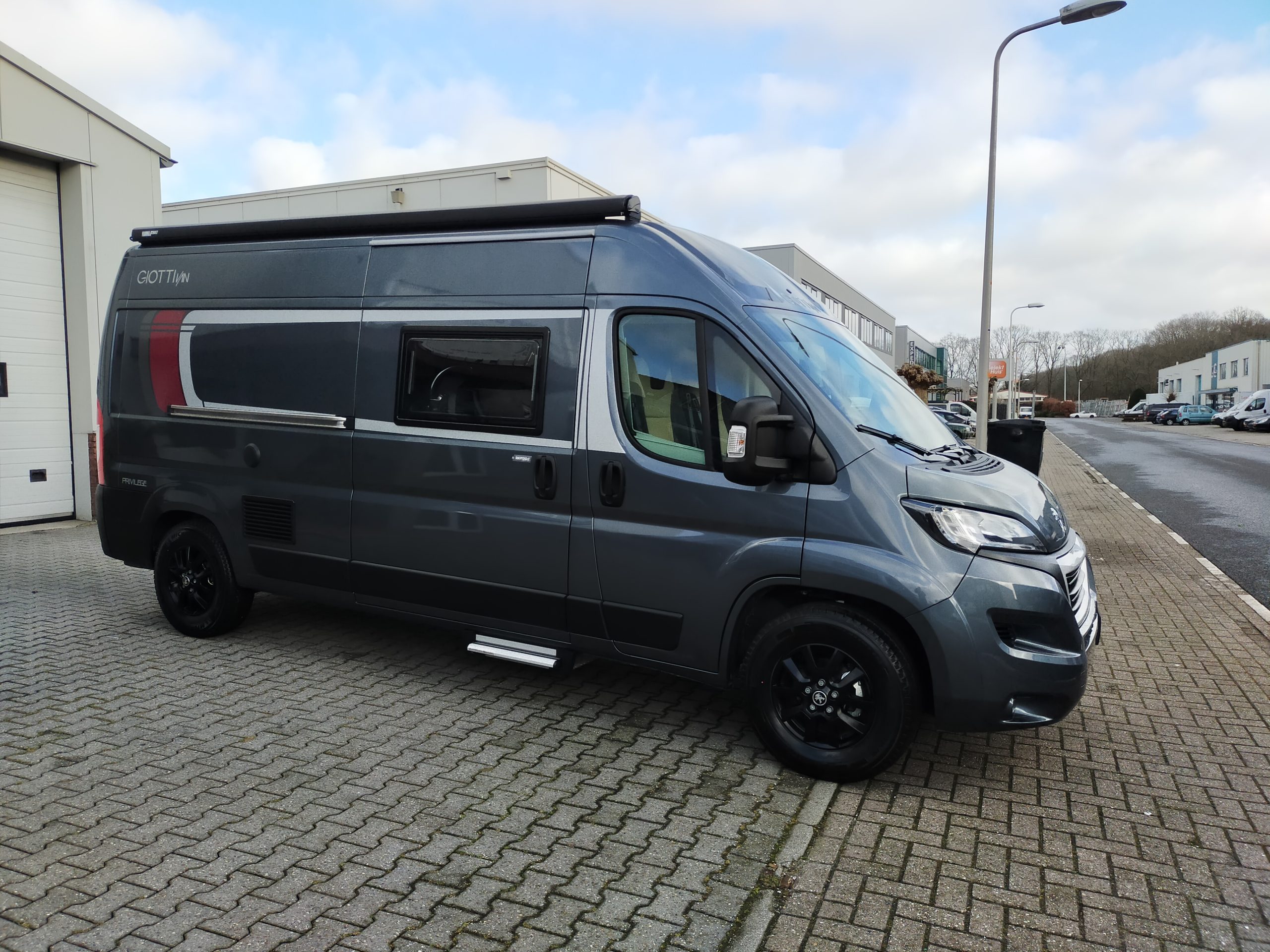 GiottiVan 60B 4 persoons met uitneembare stapelbedden