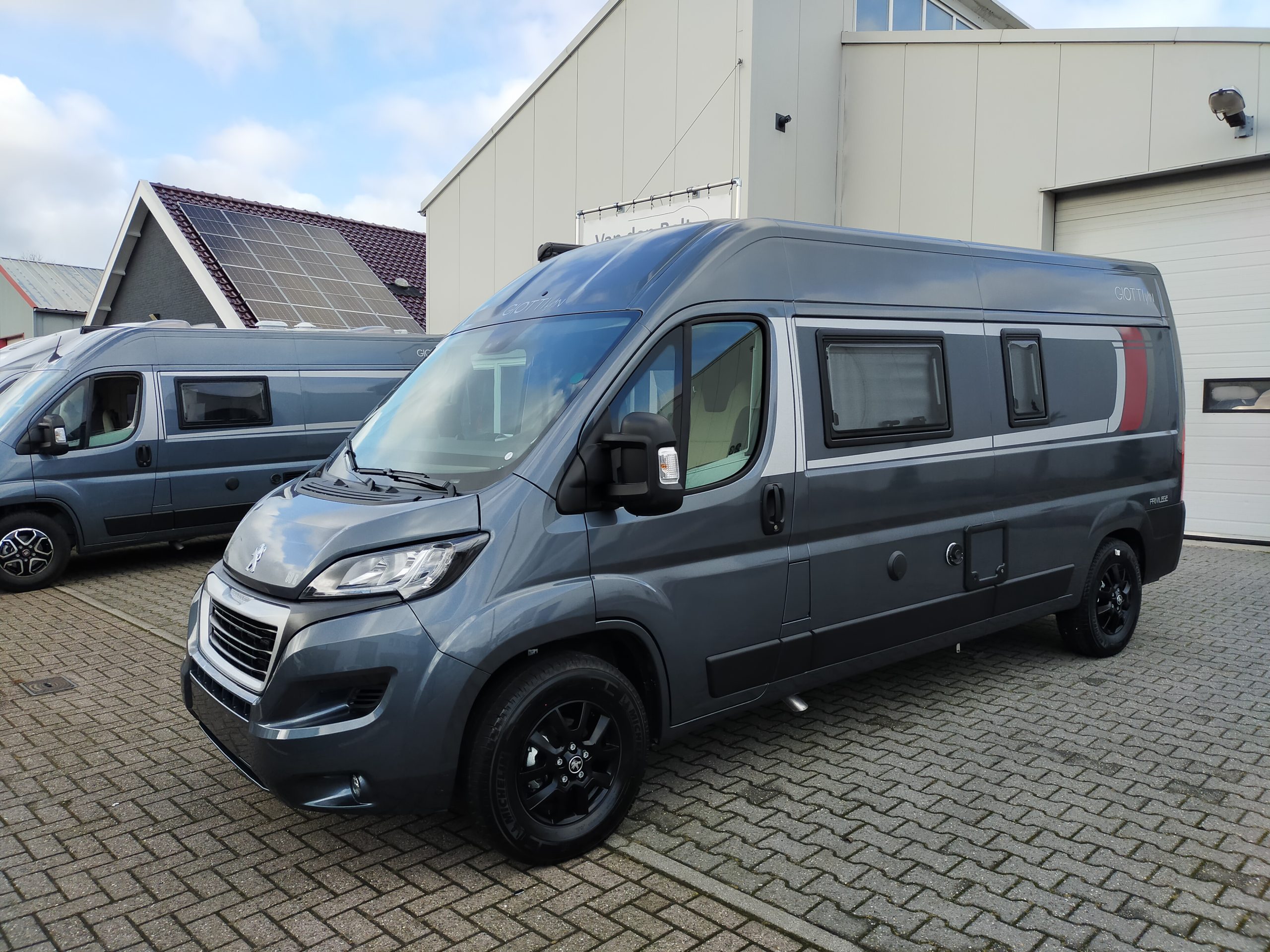 GiottiVan 60B 4 persoons met uitneembare stapelbedden