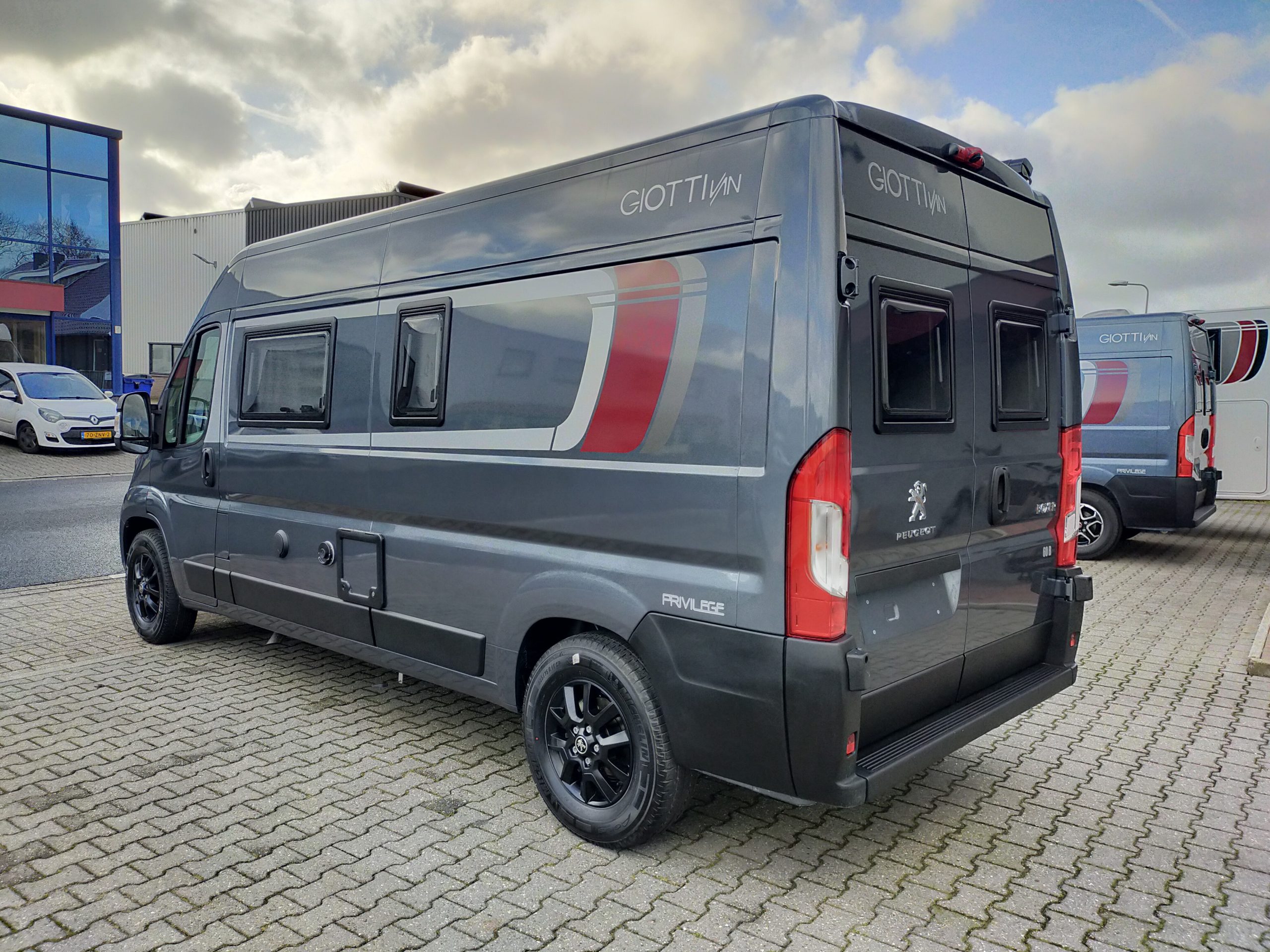 GiottiVan 60B 4 persoons met uitneembare stapelbedden