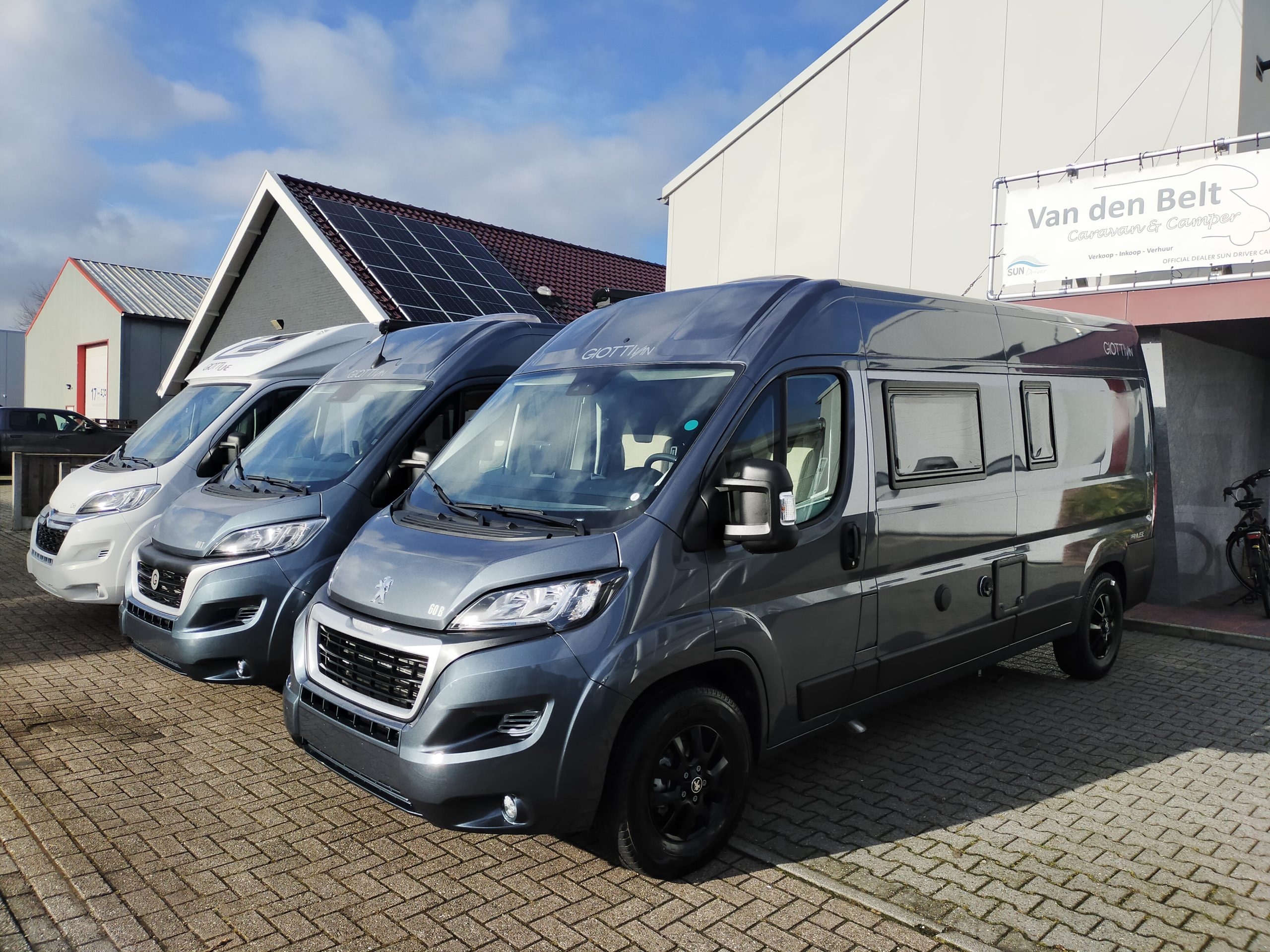 GiottiVan 60B 4 persoons met uitneembare stapelbedden