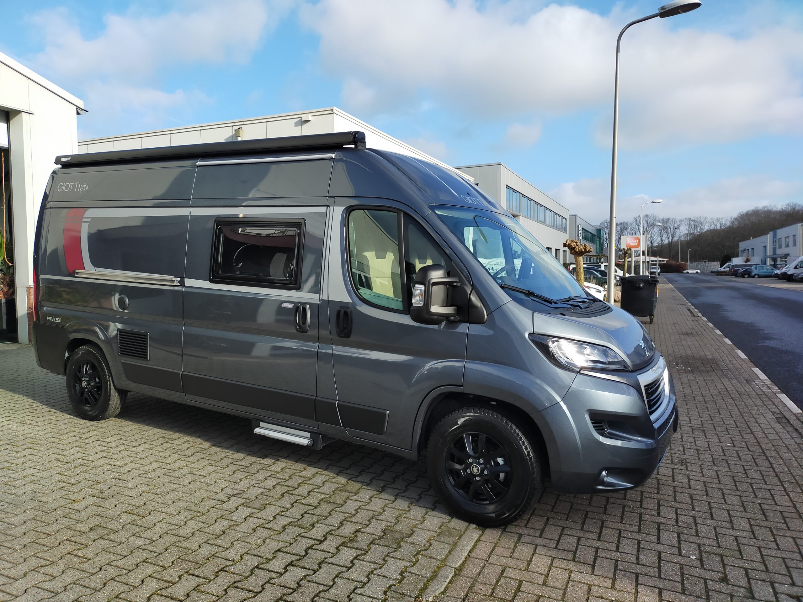 GiottiVan 60B 4 persoons met uitneembare stapelbedden