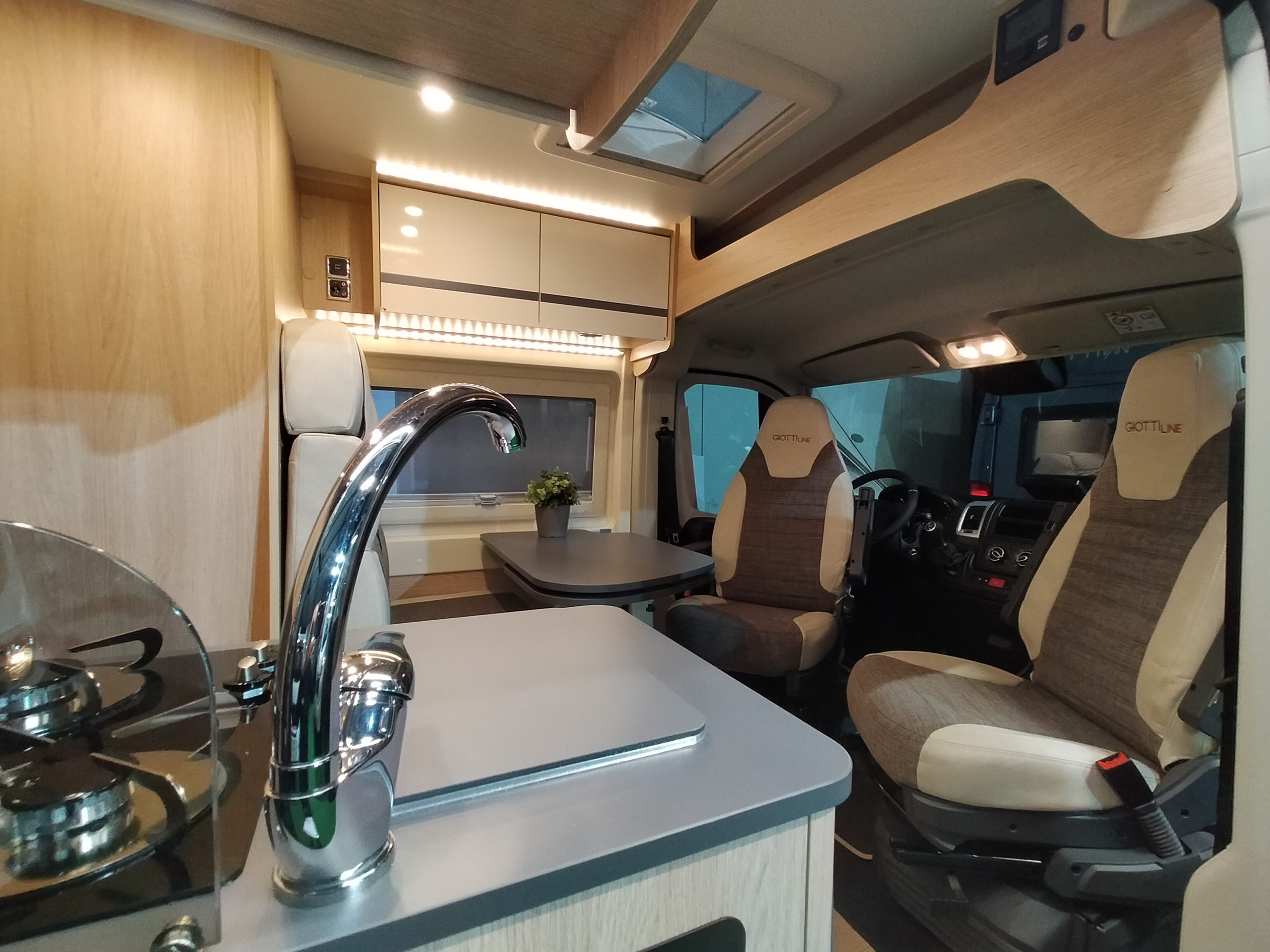 GiottiVan 60B 4 persoons met uitneembare stapelbedden