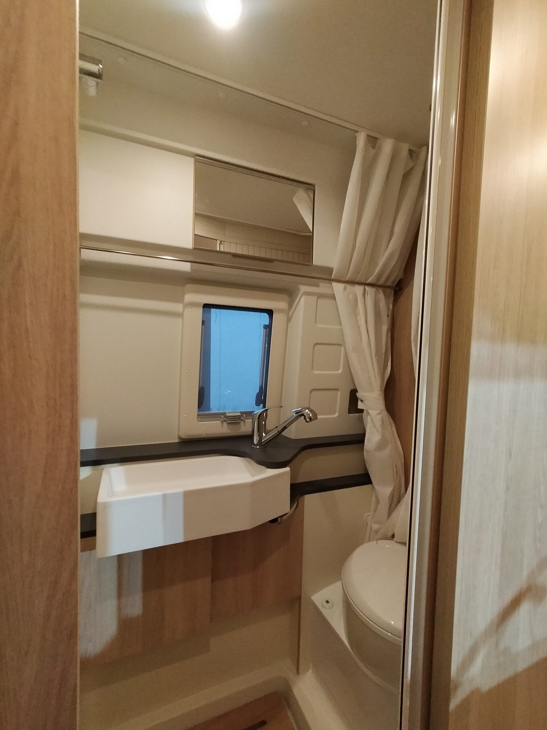 GiottiVan 60B 4 persoons met uitneembare stapelbedden