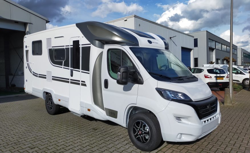 Sun Driver T695 Premium Queensbed en hefbed 5 gordel plekken. Automaat Nieuw!