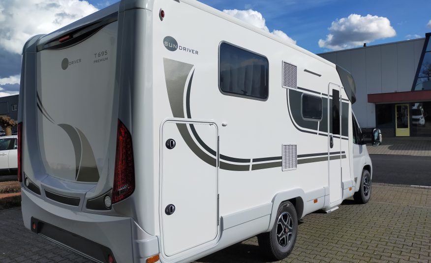 Sun Driver T695 Premium Queensbed en hefbed 5 gordel plekken. Automaat Nieuw!