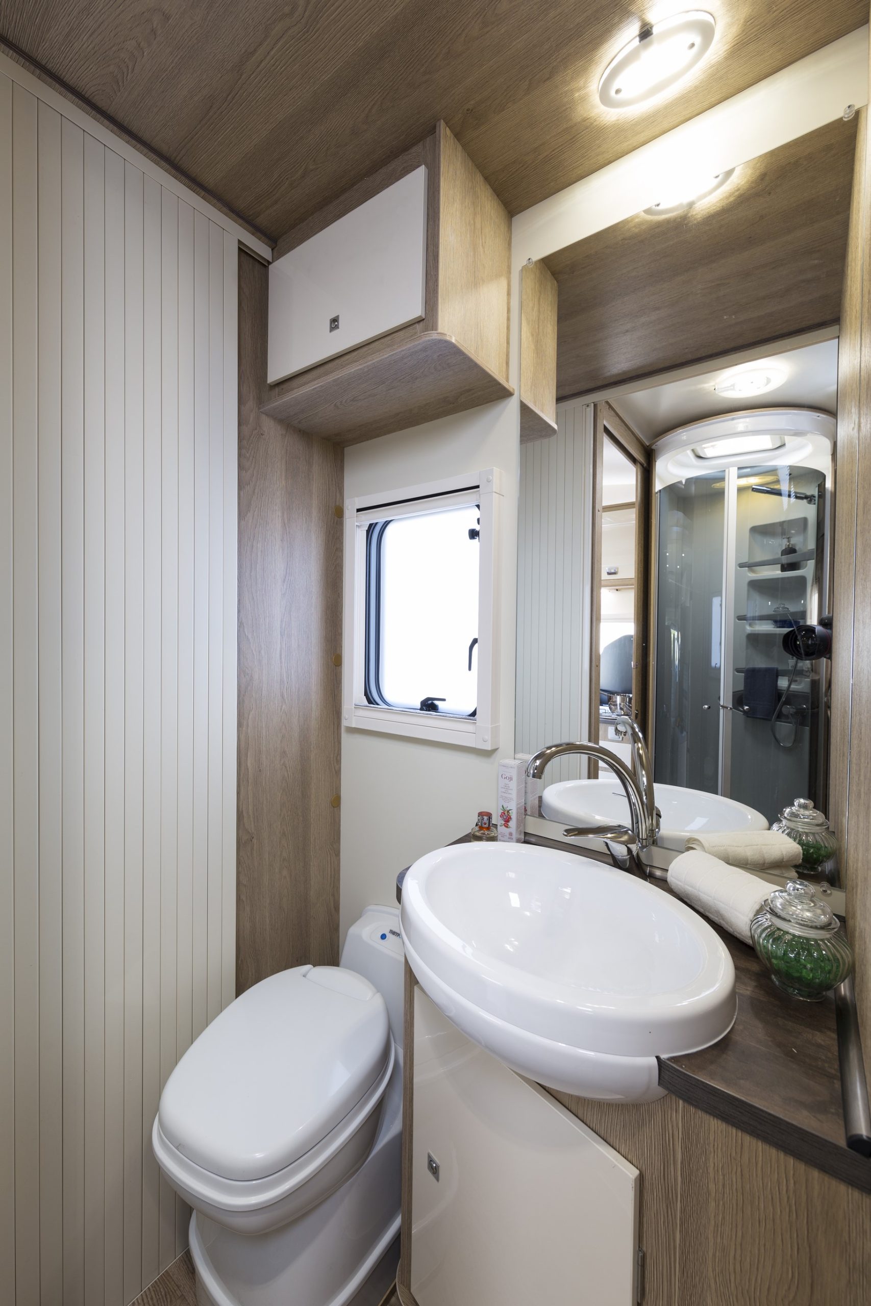 Sun DriverT580 enkelebedden/lengtebedden en hefbed 5 persoons!