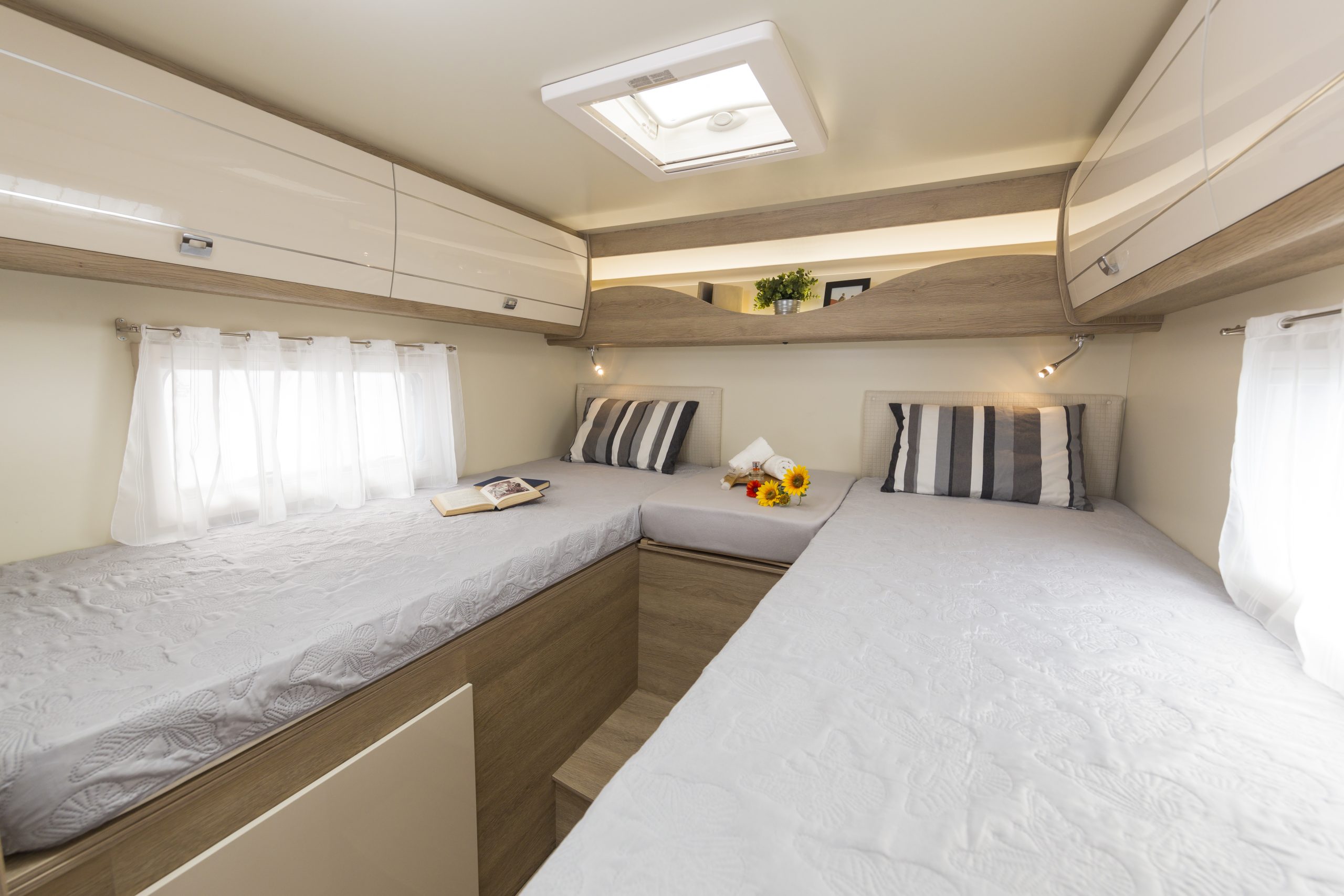 Sun DriverT580 enkelebedden/lengtebedden en hefbed 5 persoons!