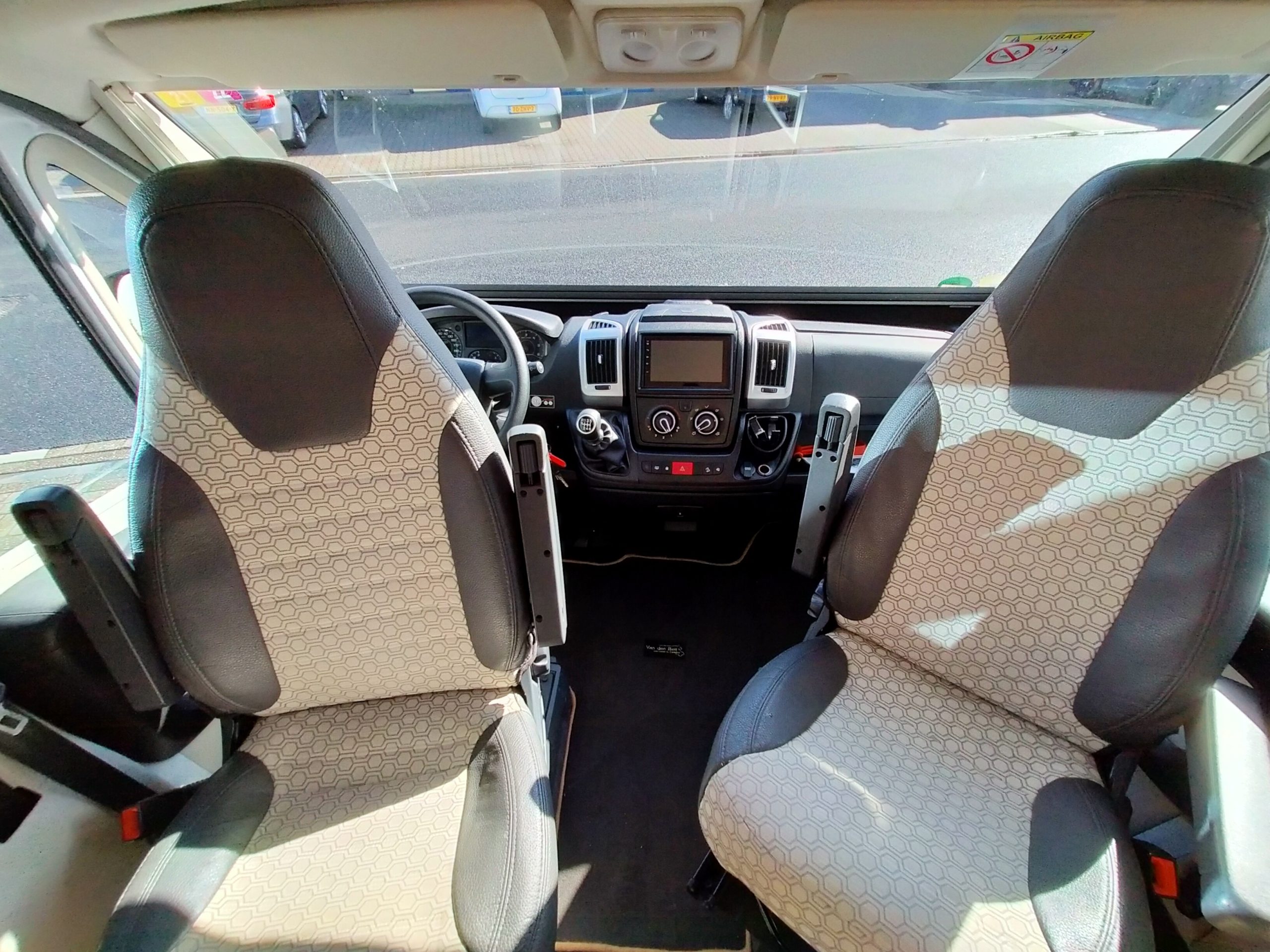 Sun DriverT580 enkelebedden/lengtebedden en hefbed 5 persoons!