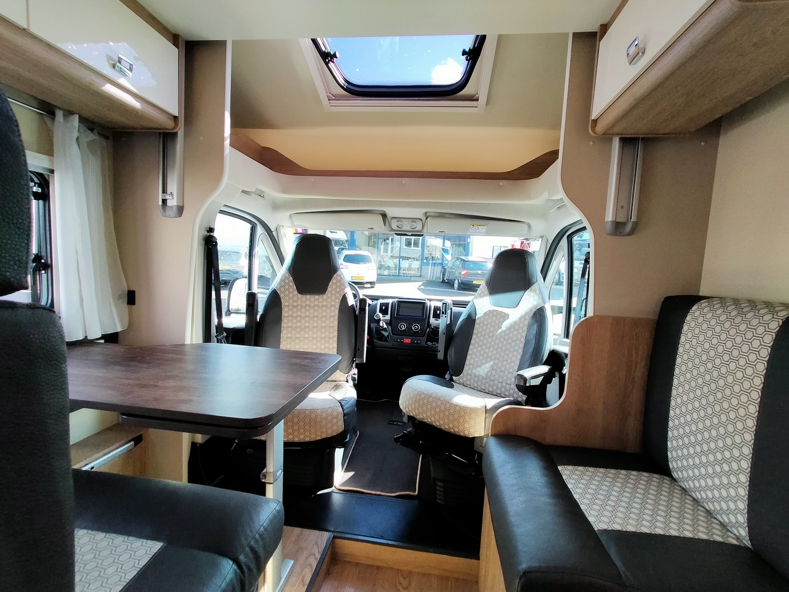 Sun DriverT580 enkelebedden/lengtebedden en hefbed 5 persoons!