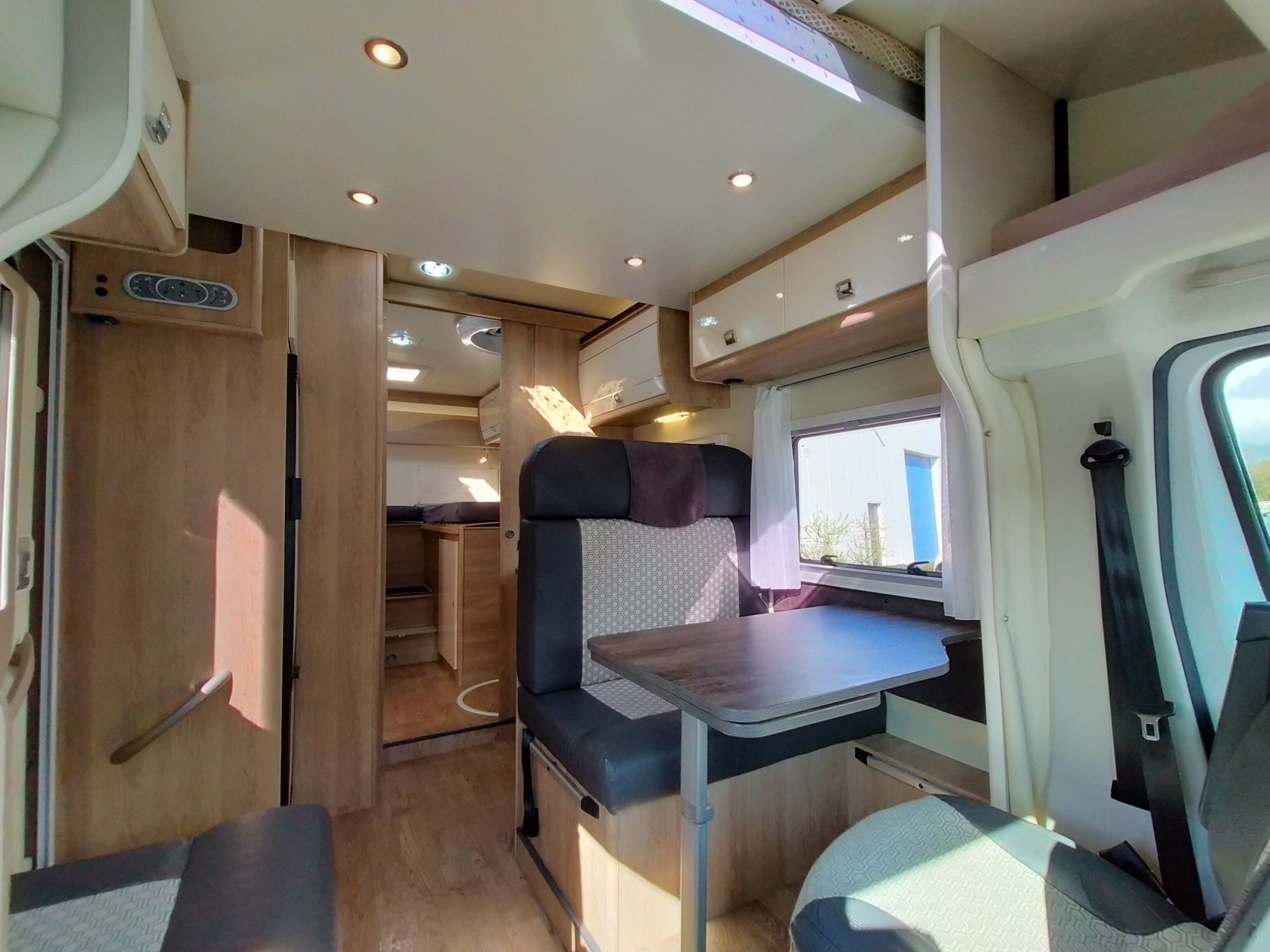 Sun DriverT580 enkelebedden/lengtebedden en hefbed 5 persoons!