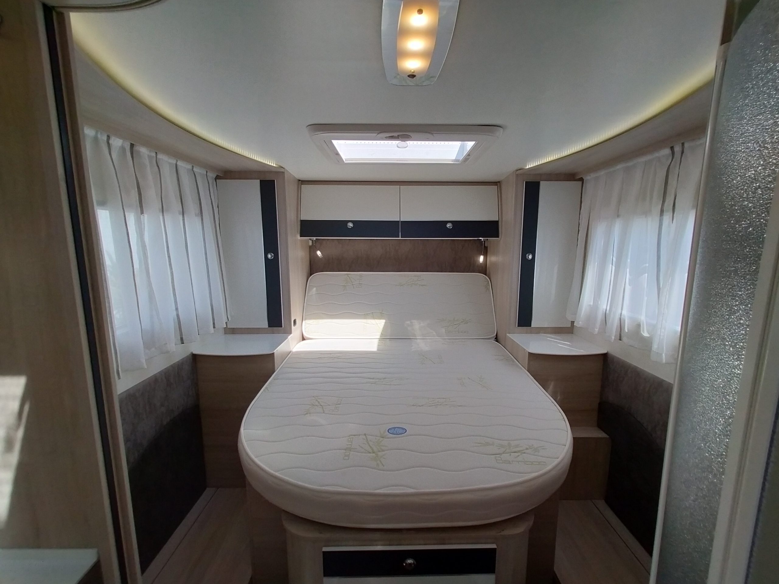 Sun Driver T730 – Qeensbed & Hefbed- 5 gordelplekken!