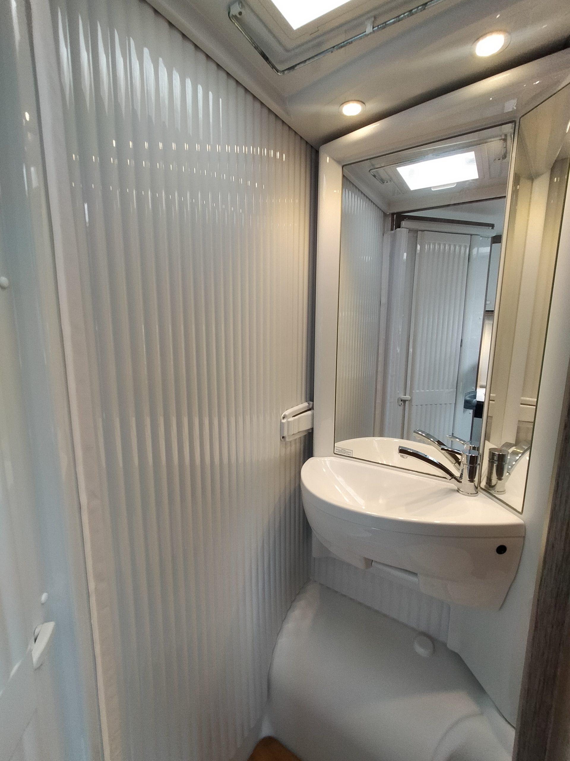 Carado V339 Qeensbed