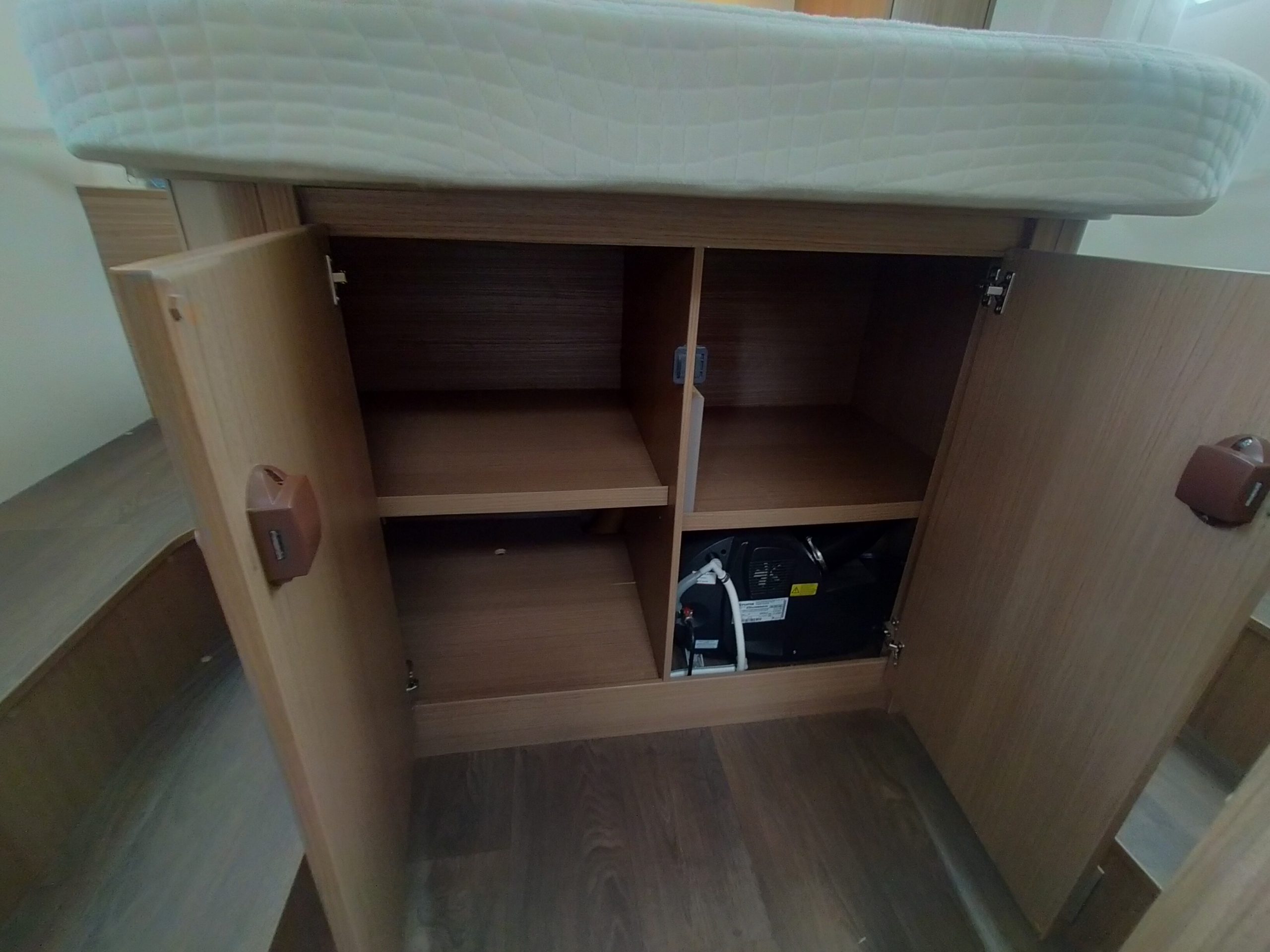 Carado V339 Qeensbed