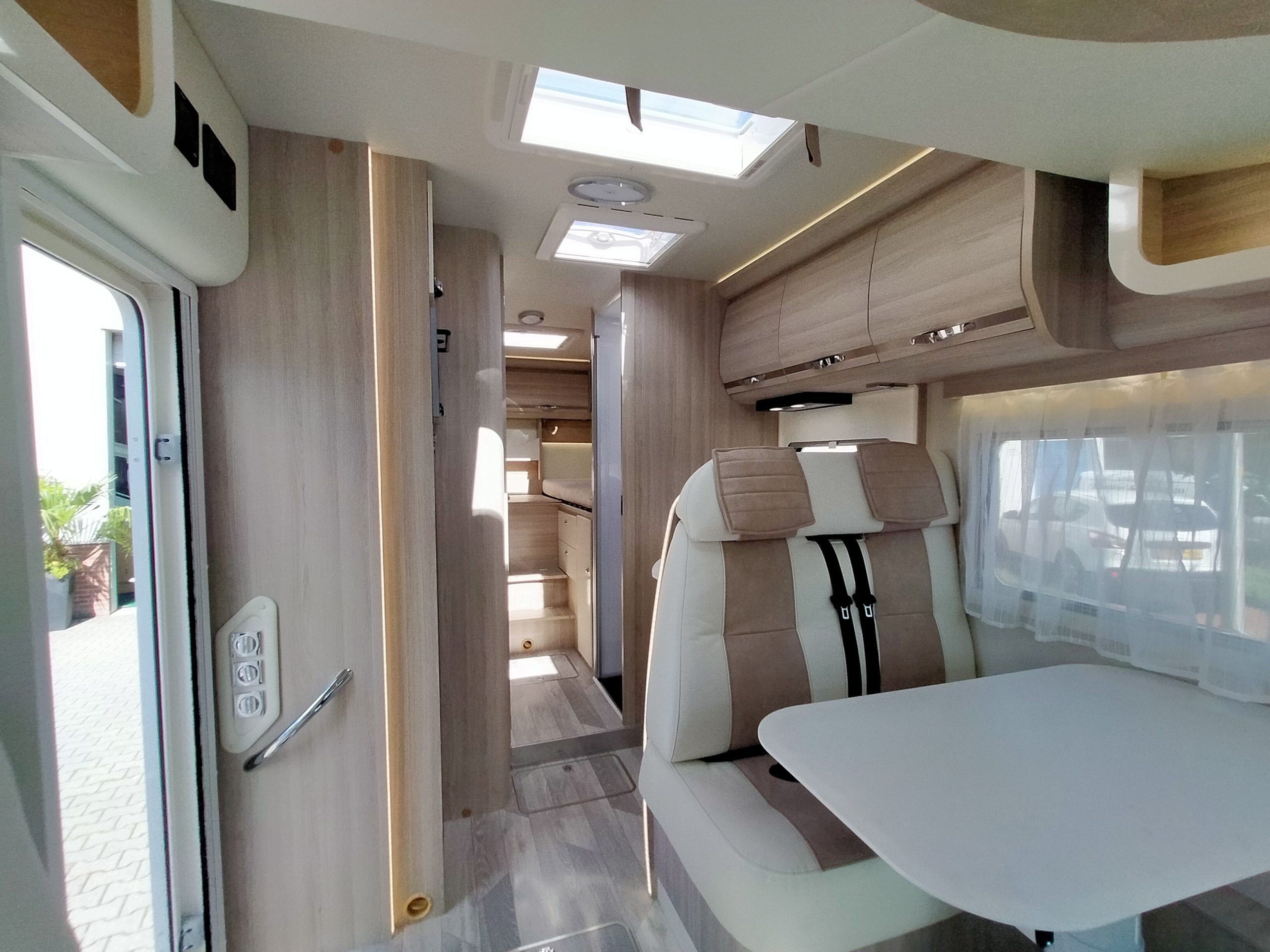 Sun Driver I-Lux 7DB Lengtebeden & Hefbed Automaat