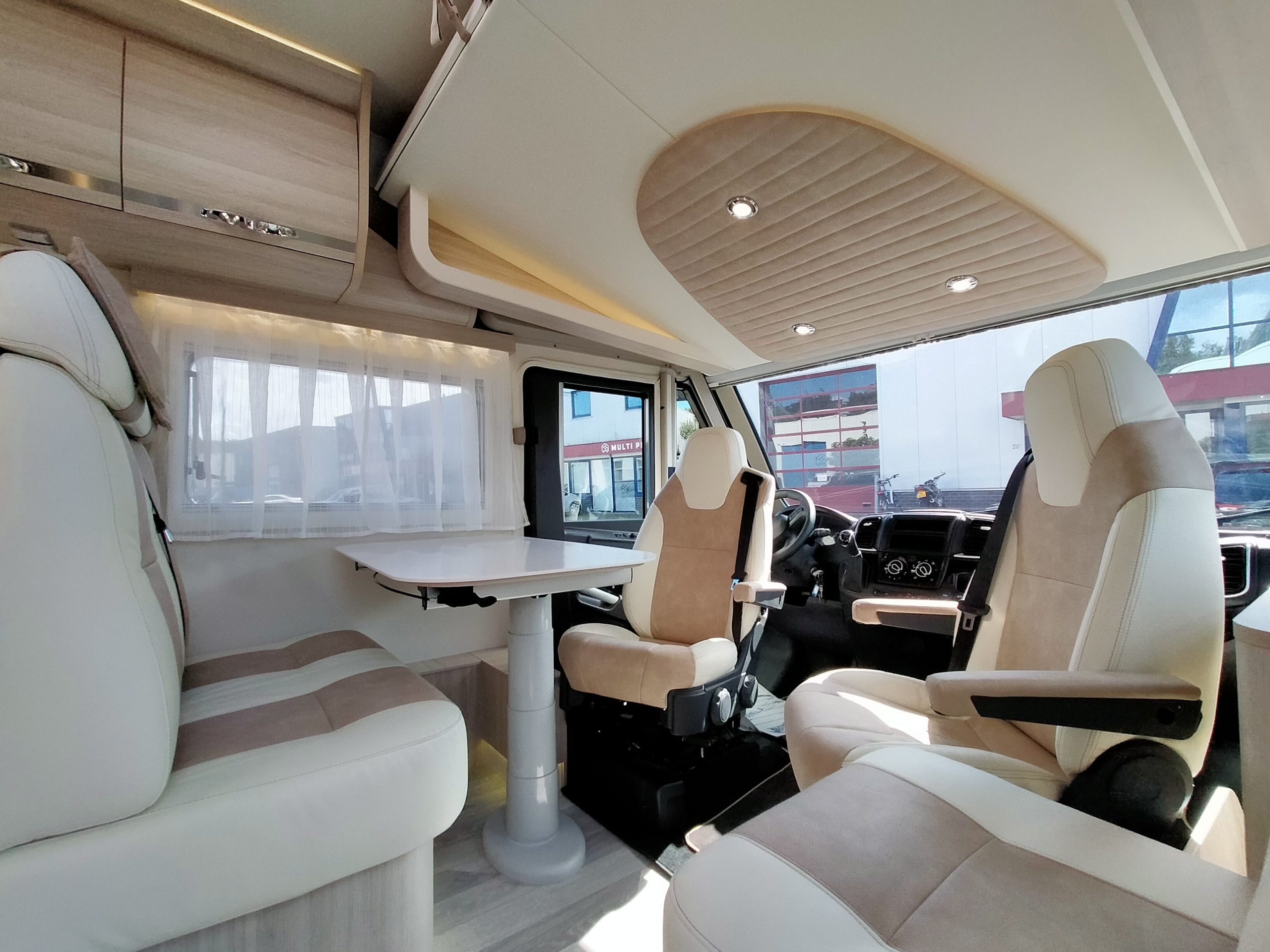 Sun Driver I-Lux 7DB Lengtebeden & Hefbed Automaat