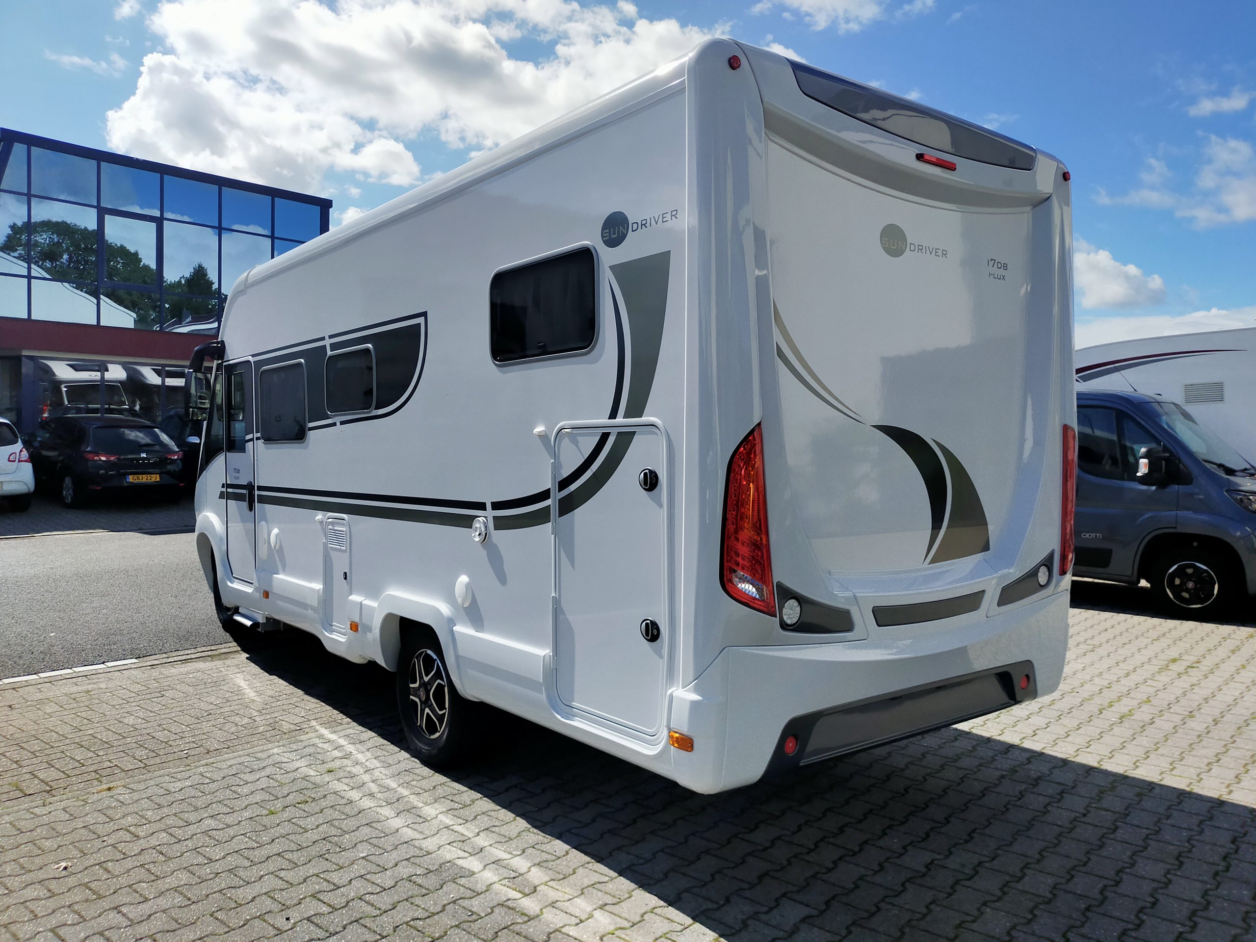 Sun Driver I-Lux 7DB Lengtebeden & Hefbed Automaat