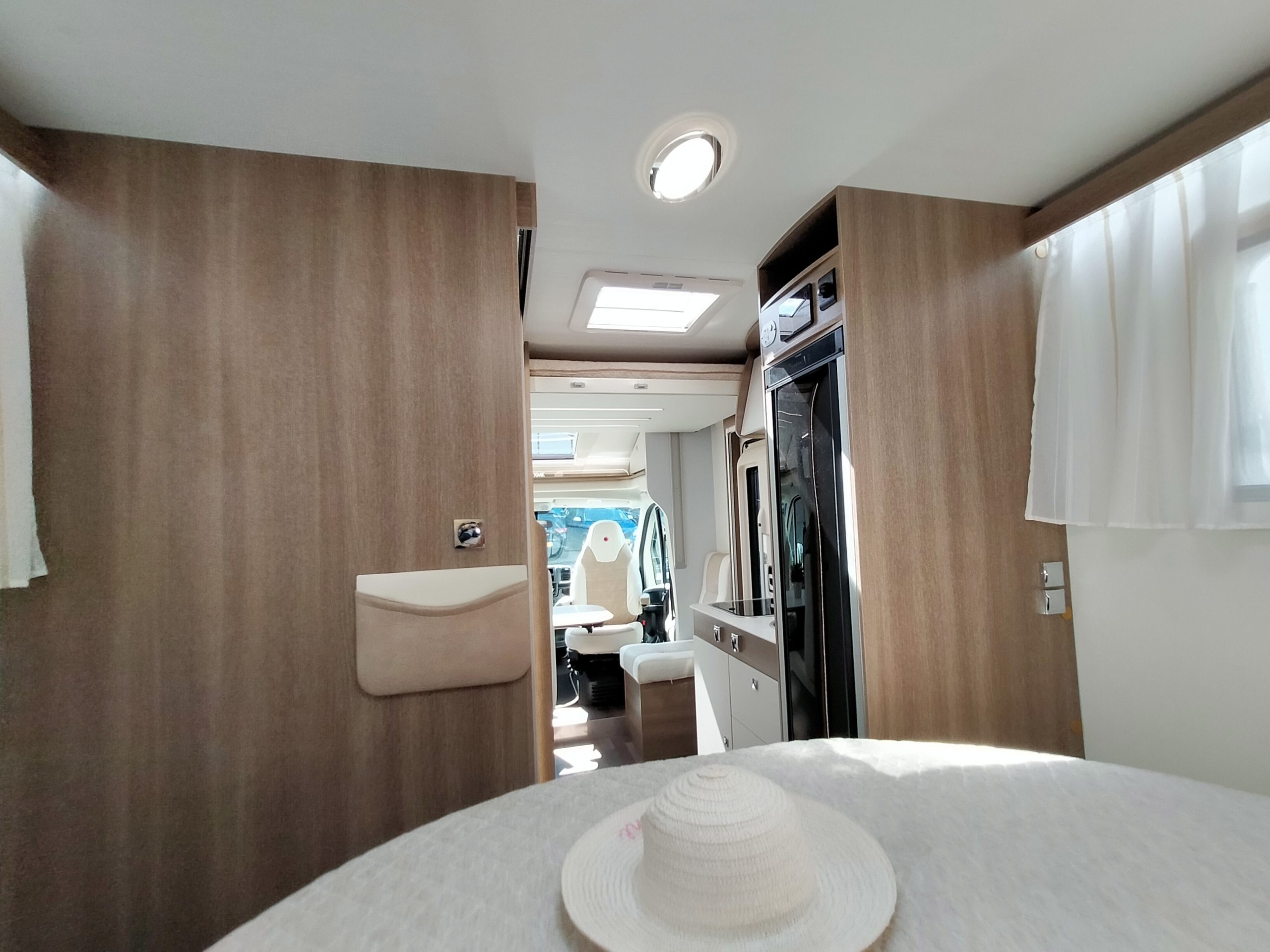 Sun Driver T695 Elegance Queensbed en hefbed 5 gordel plekken.