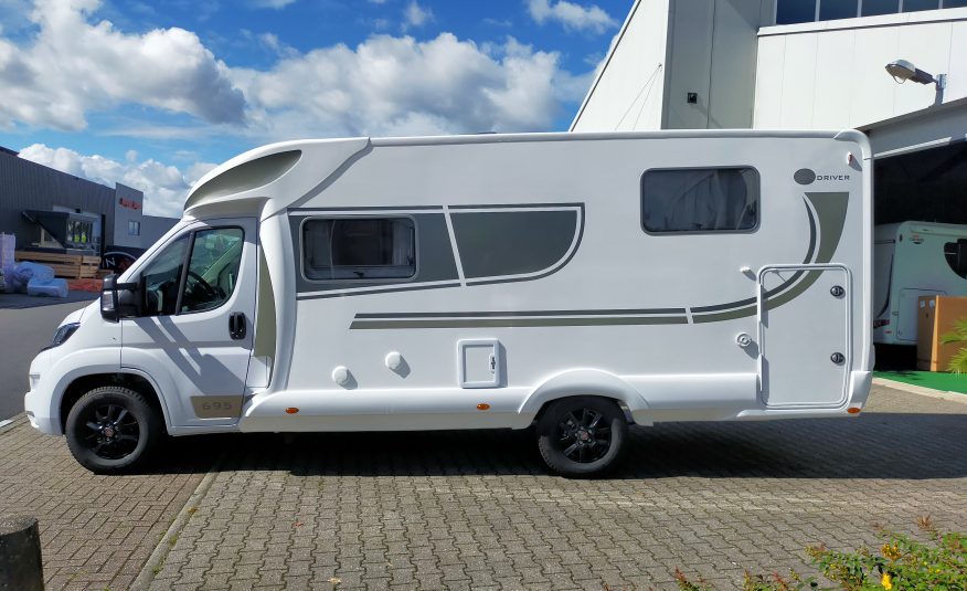 Sun Driver T695 Elegance Queensbed en hefbed 5 gordel plekken. Nieuw op voorraad!