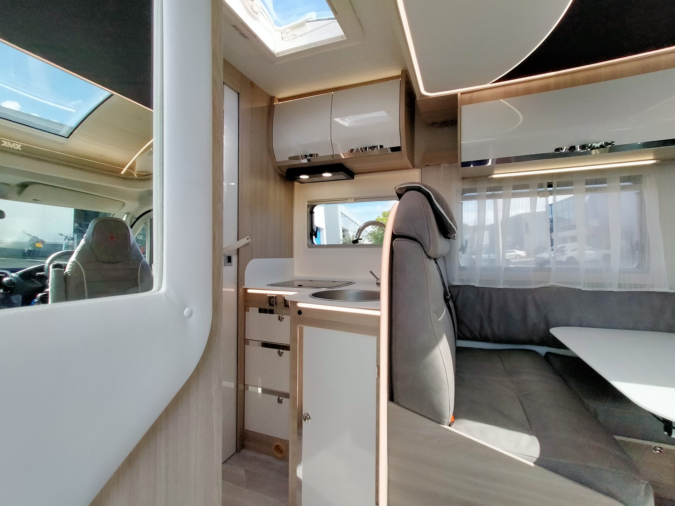 Sun Driver T740 Premium- Lengtebedden & Hefbed- Automaat! NIEUW 2025