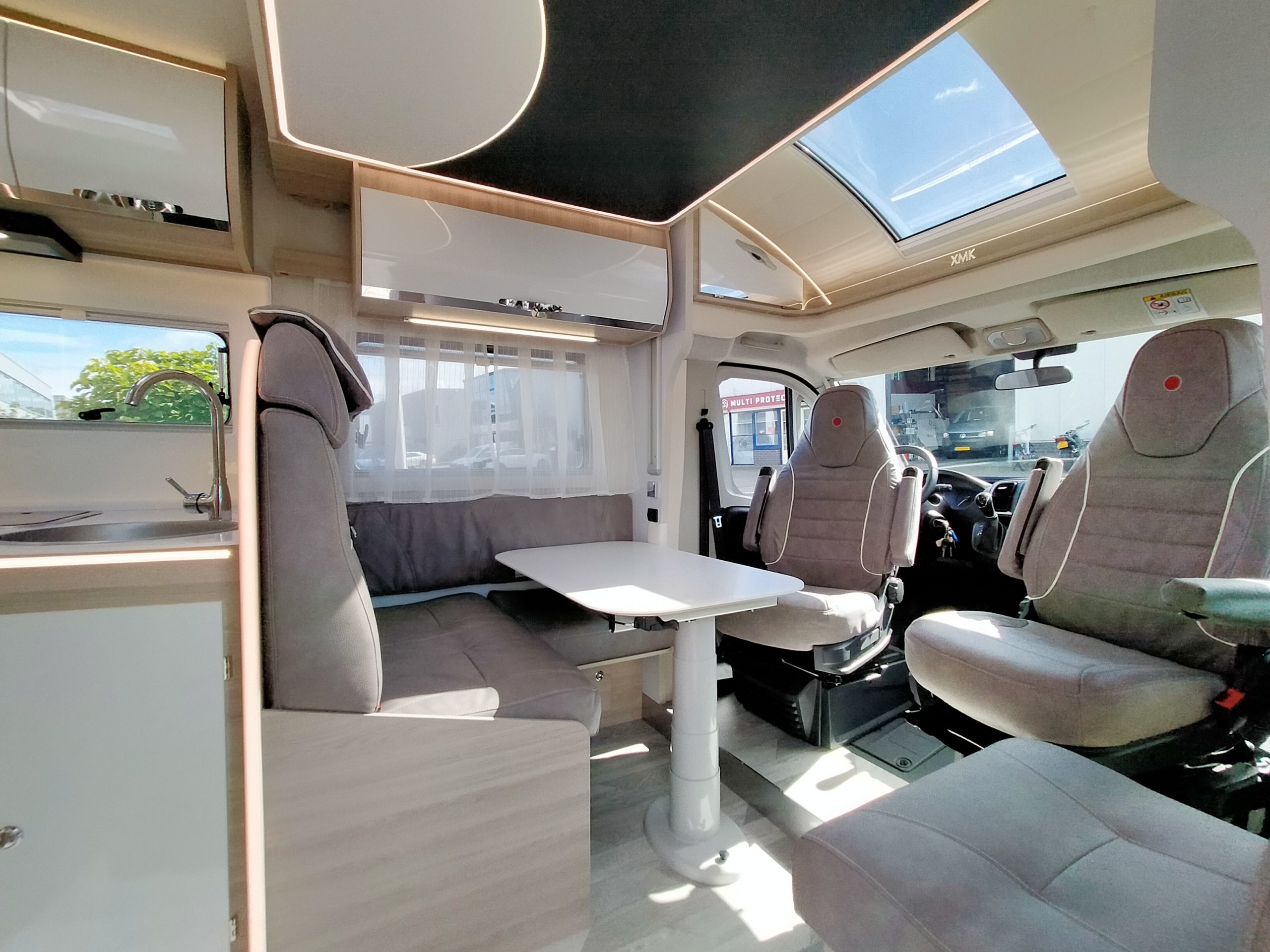 Sun Driver T740 Premium- Lengtebedden & Hefbed- Automaat! NIEUW 2025