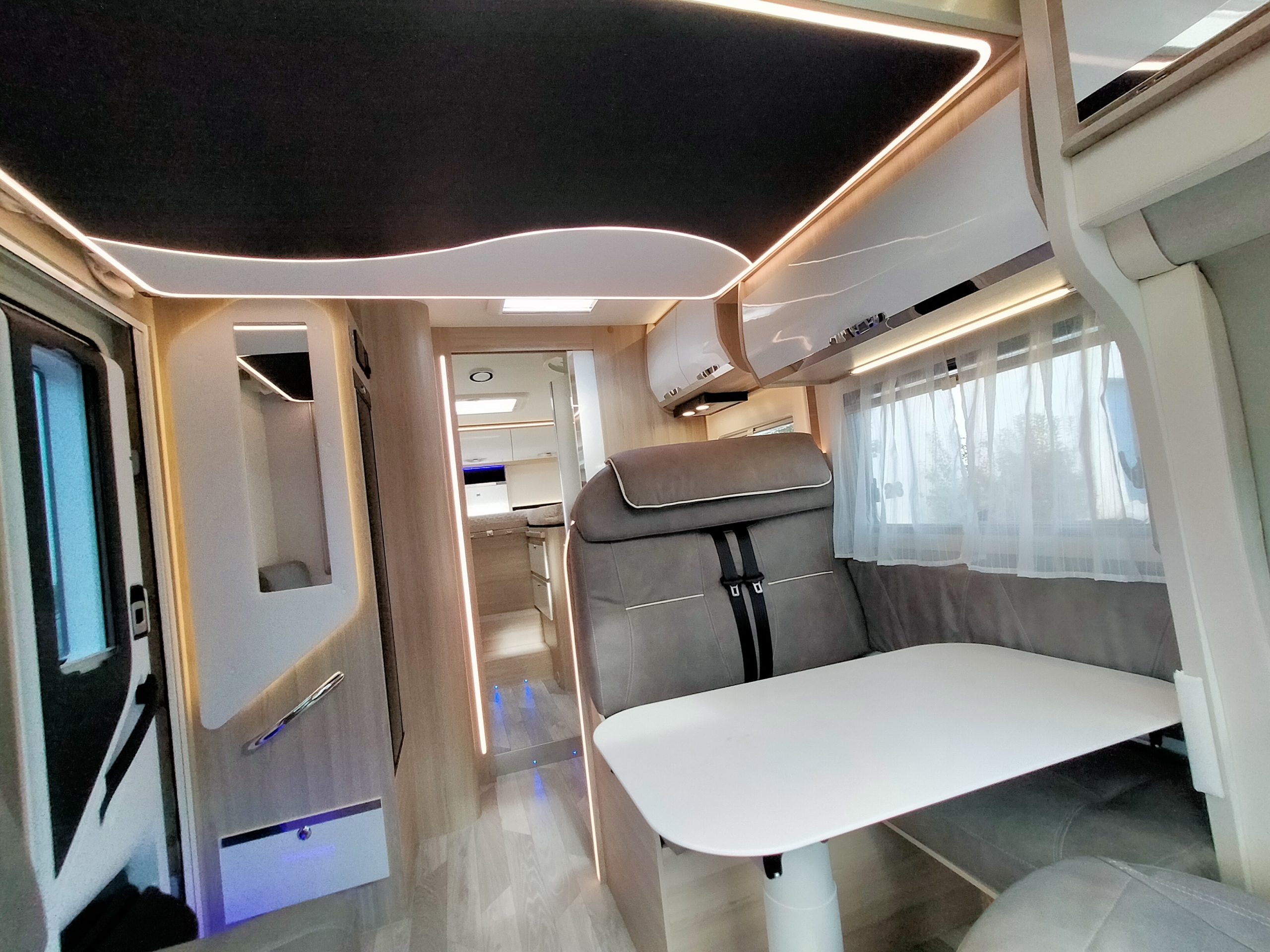 Sun Driver T740 Premium- Lengtebedden & Hefbed- Automaat! NIEUW 2025