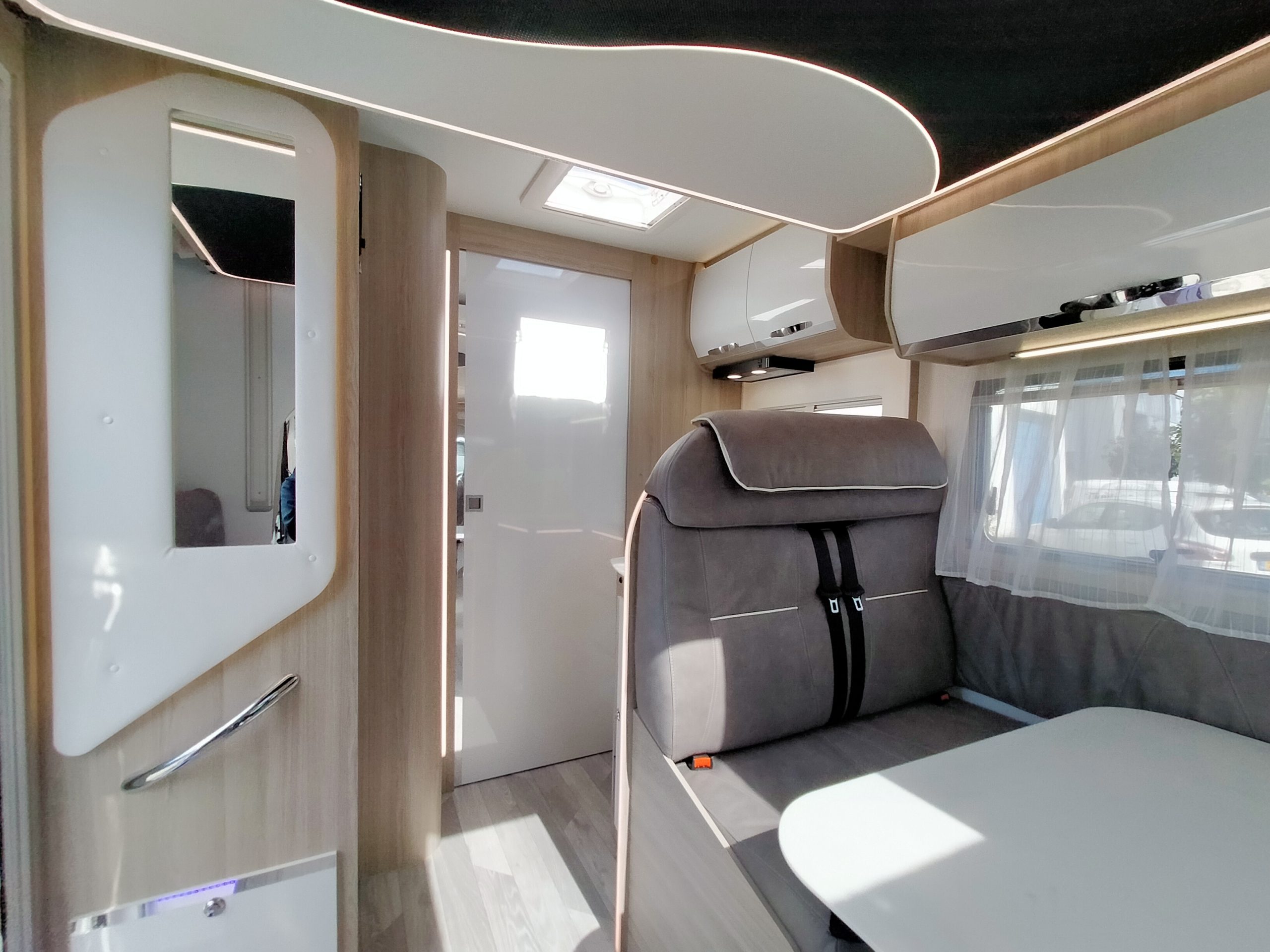 Sun Driver T740 Premium- Lengtebedden & Hefbed- Automaat! NIEUW 2025