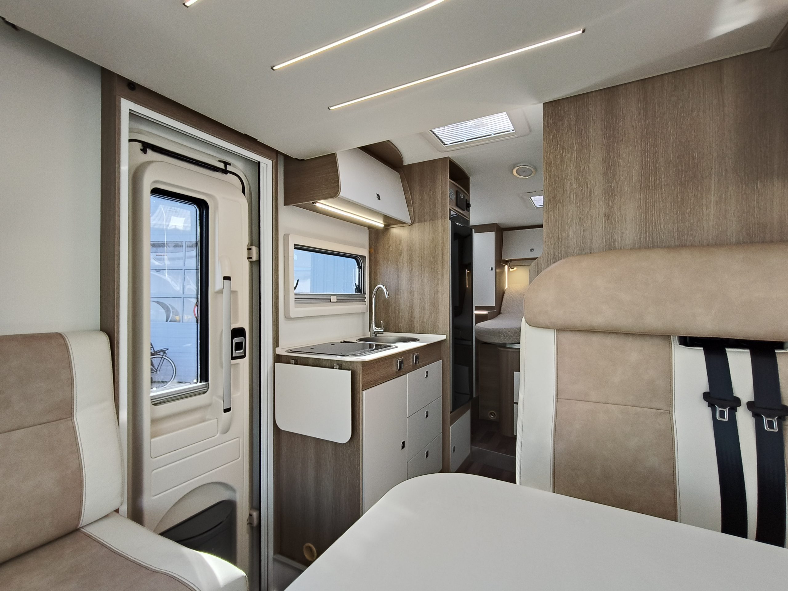 Sun Driver T695 Elegance Queensbed en hefbed 5 gordel plekken.