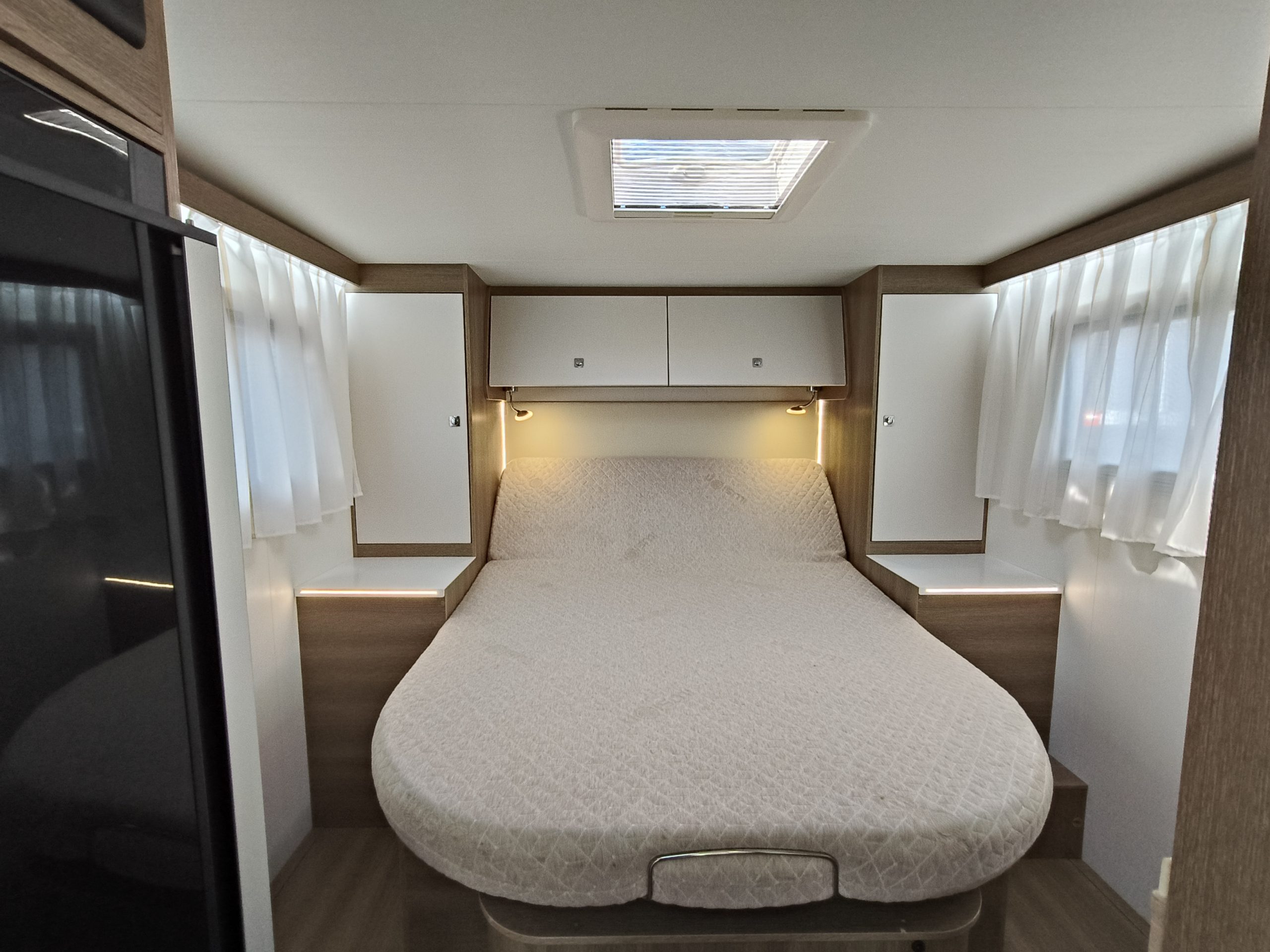 Sun Driver T695 Elegance Queensbed en hefbed 5 gordel plekken.