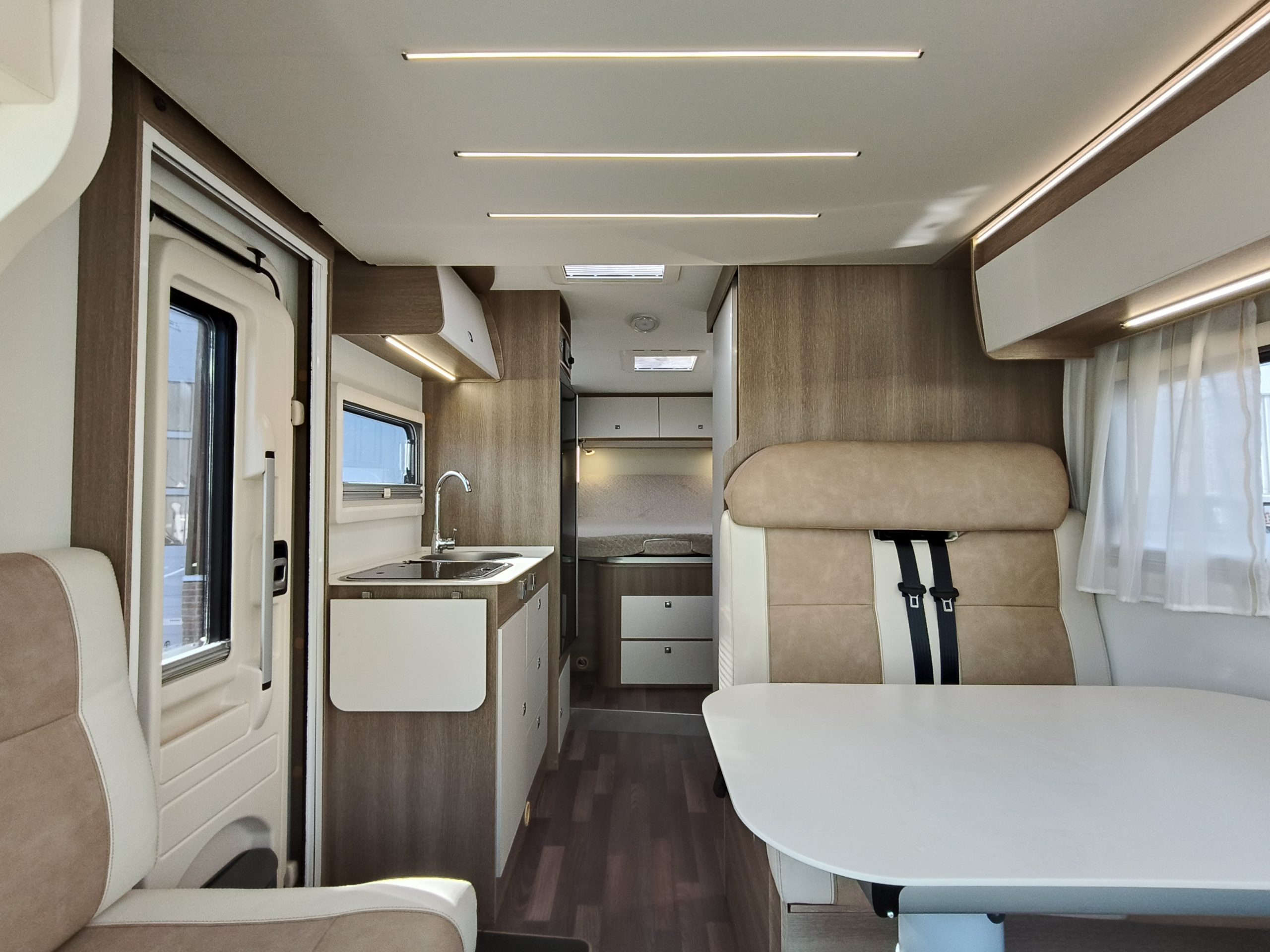 Sun Driver T695 Elegance Queensbed en hefbed 5 gordel plekken.