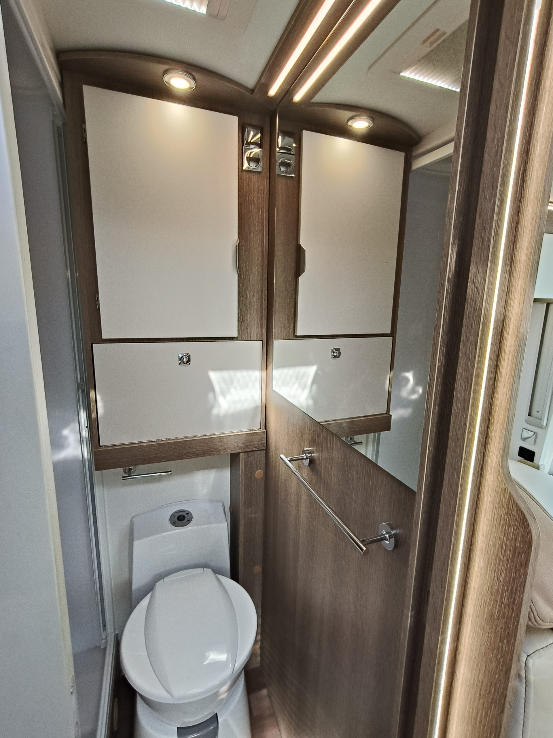 Sun Driver T695 Elegance Queensbed en hefbed 5 gordel plekken.