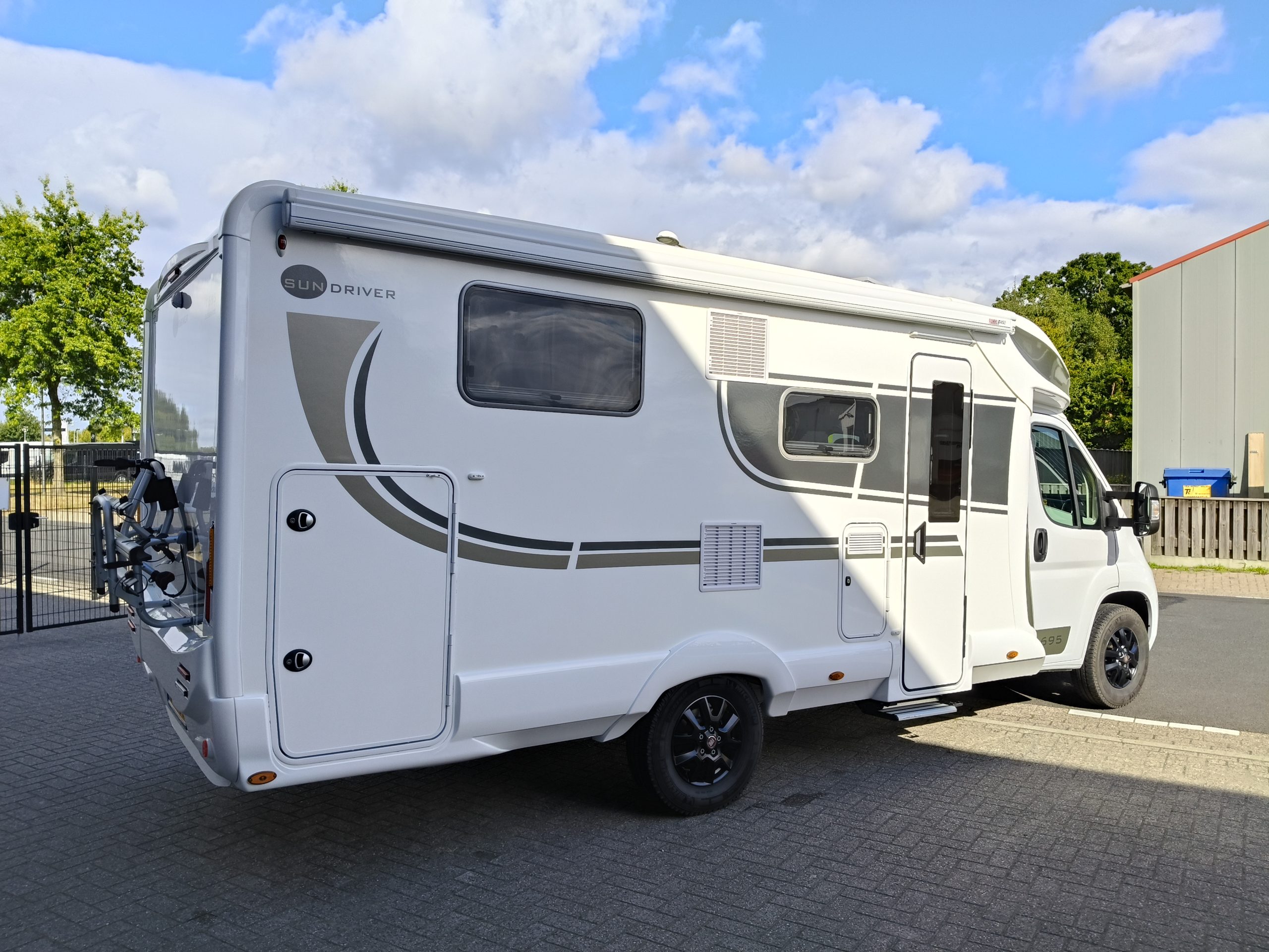 Sun Driver T695 Elegance Queensbed en hefbed 5 gordel plekken.